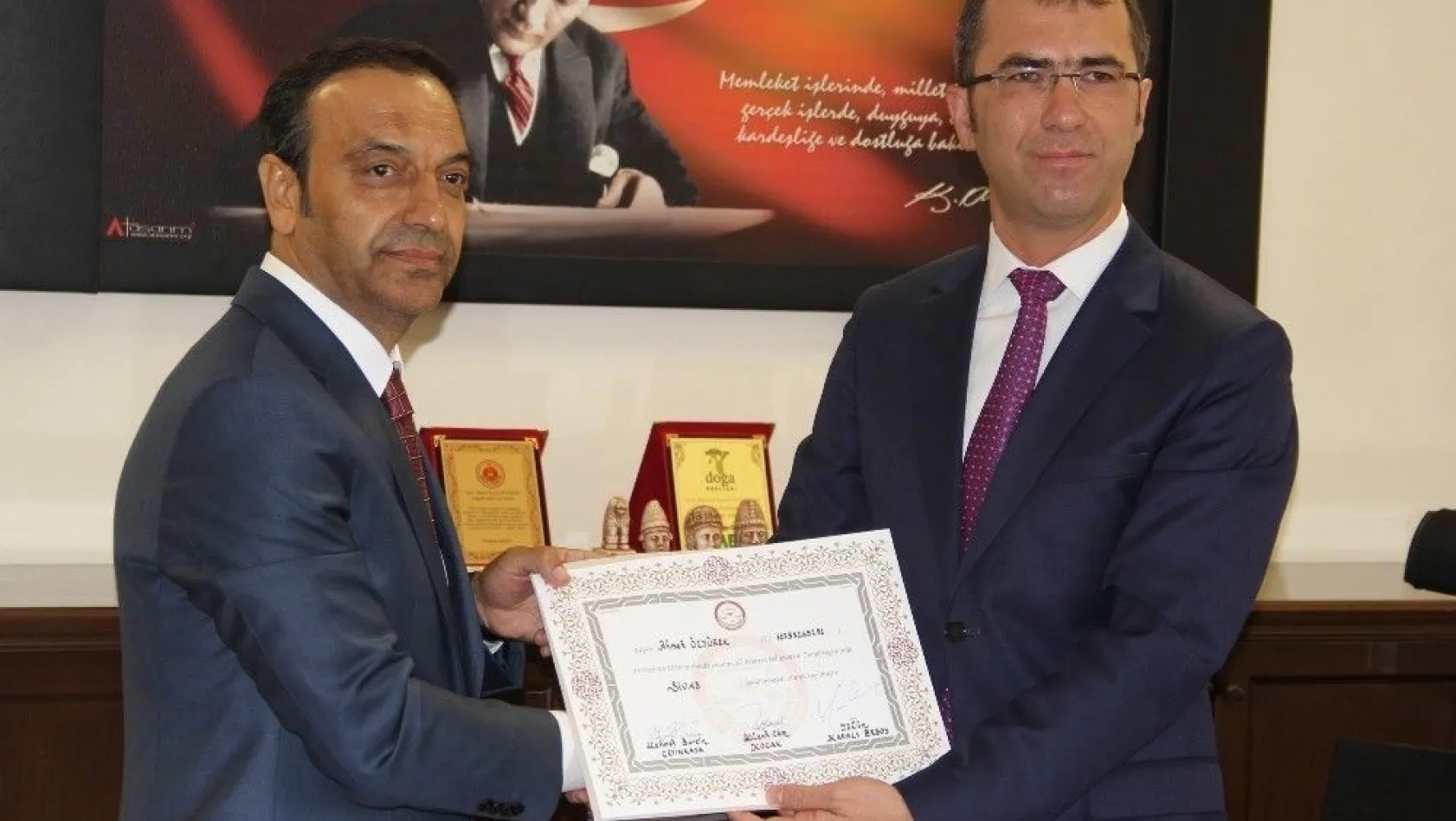 MHP'den Sivas milletvekili seçilen Özyürek mazbatasını aldı
