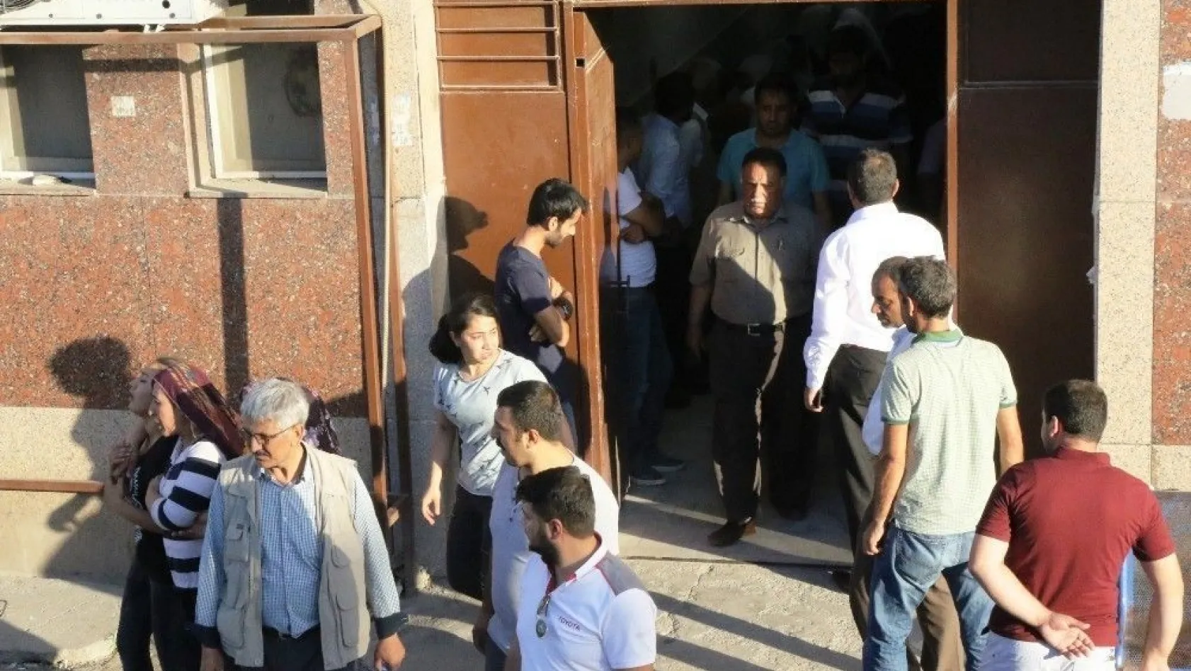 Katledilen baba ve oğlunun cenazeleri Diyarbakır'a getirildi
