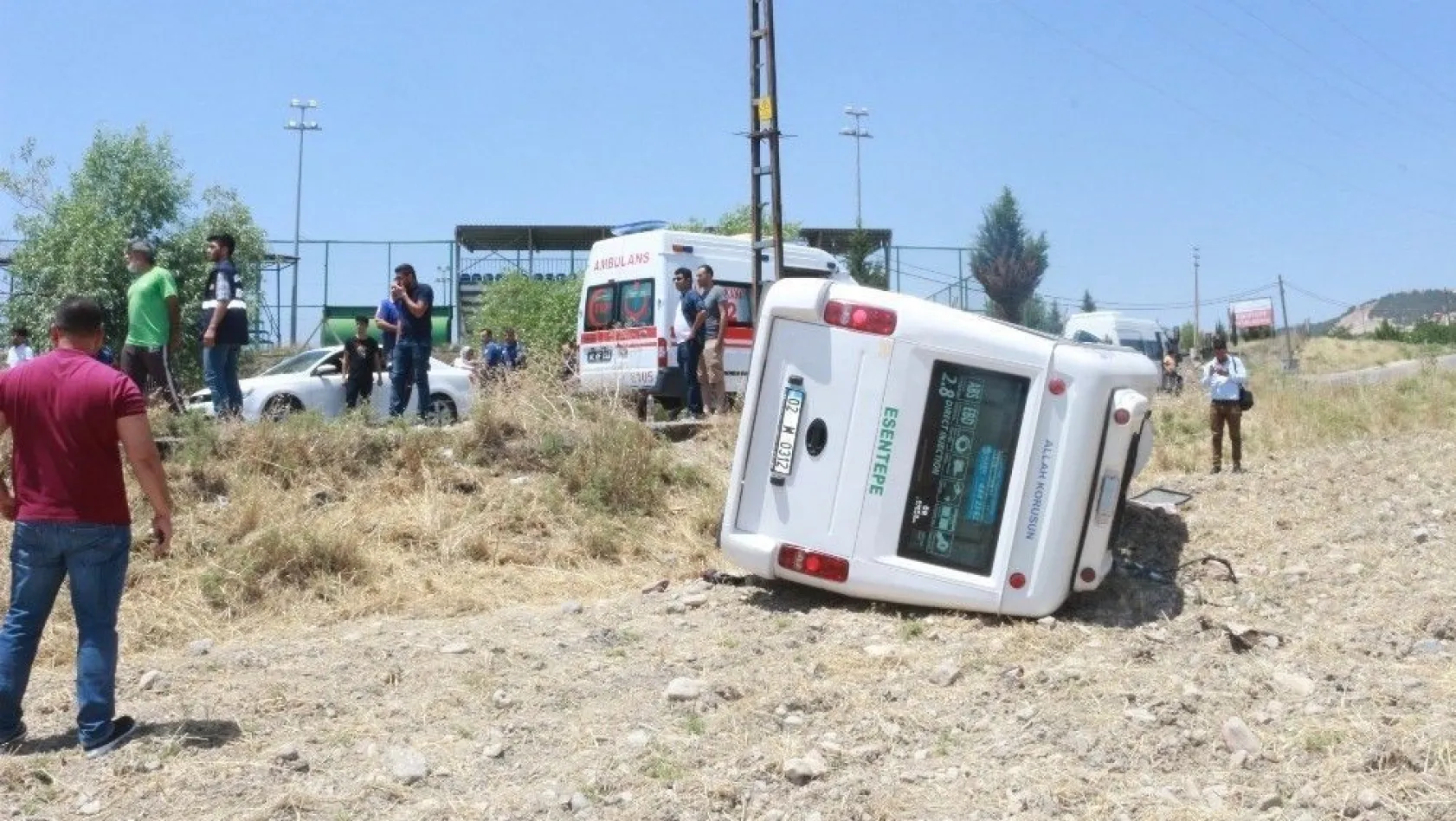 Kapıdan düşerek minibüsün altında kalan yolcu hayatını kaybetti
