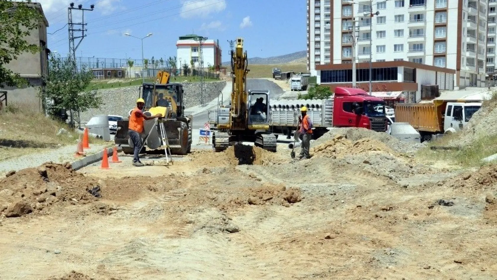 DİSKİ Silvan'da kısmi kanalizasyon şebekesi döşüyor
