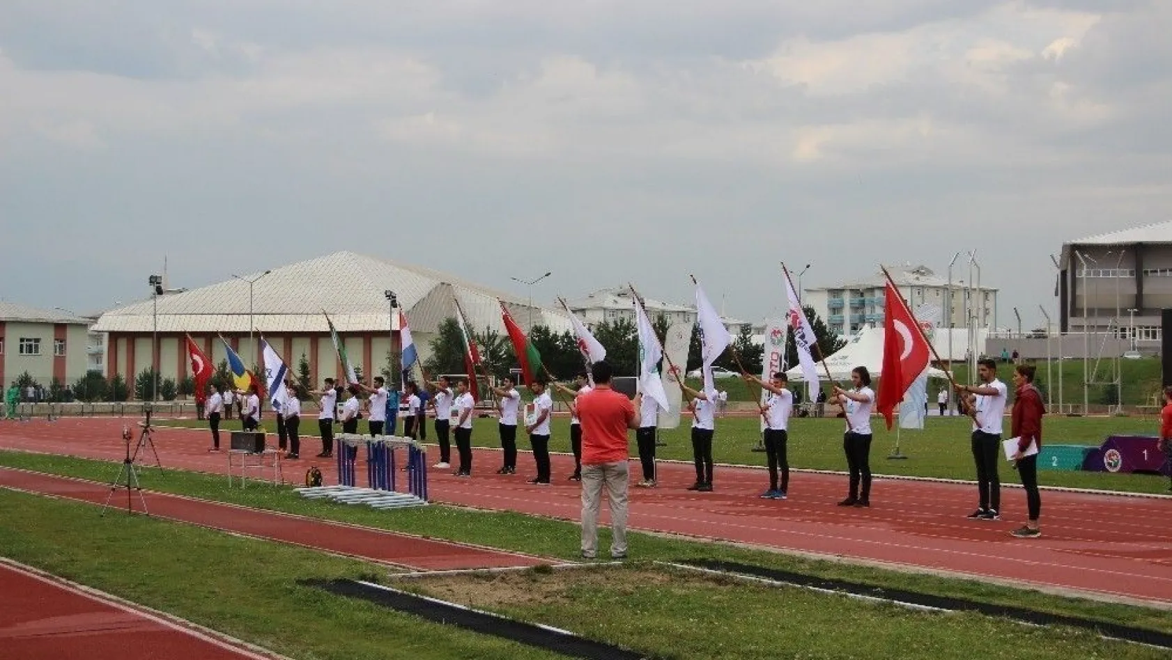 Atletizm 4. Uluslararası Sprint ve Bayrak Yarışmaları Kupası Erzurum'da başladı

