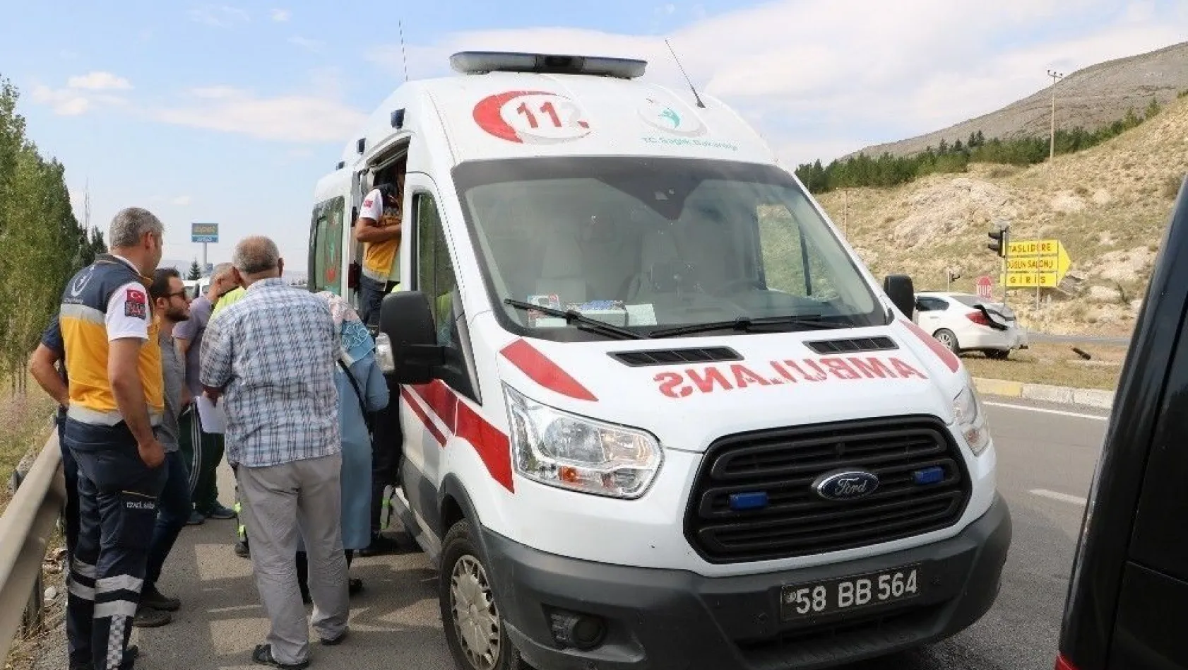 Sivas 'ta trafik kazası:2 yaralı
