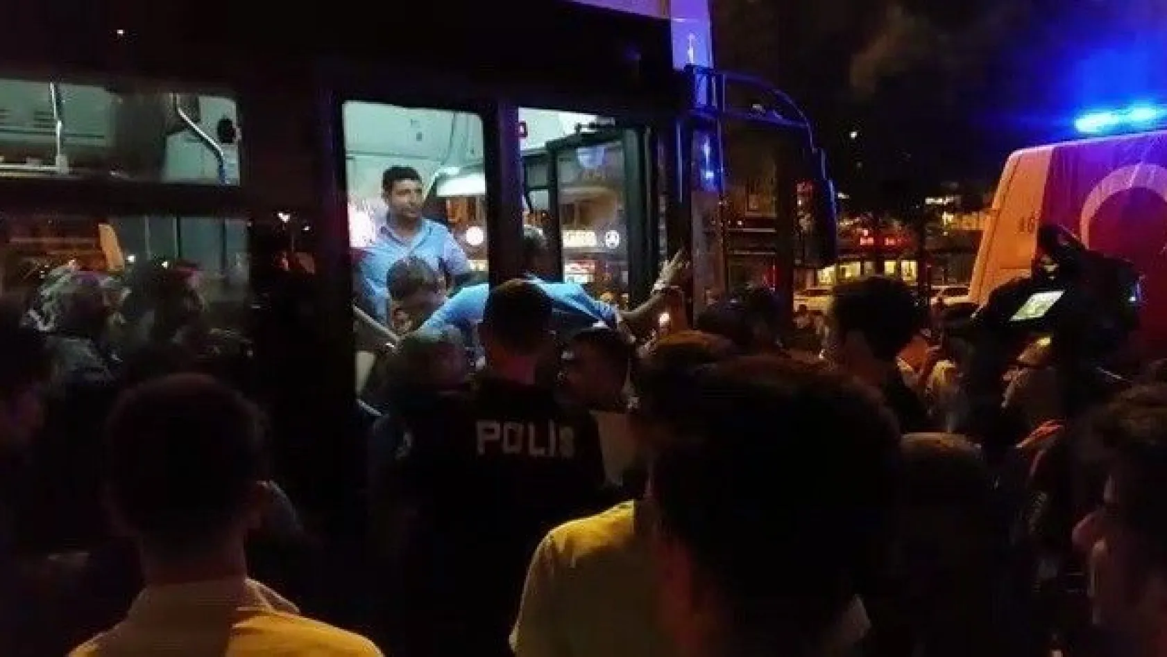 Halk otobüsünde yolcuları rahatsız eden şahıs gözaltına alındı
