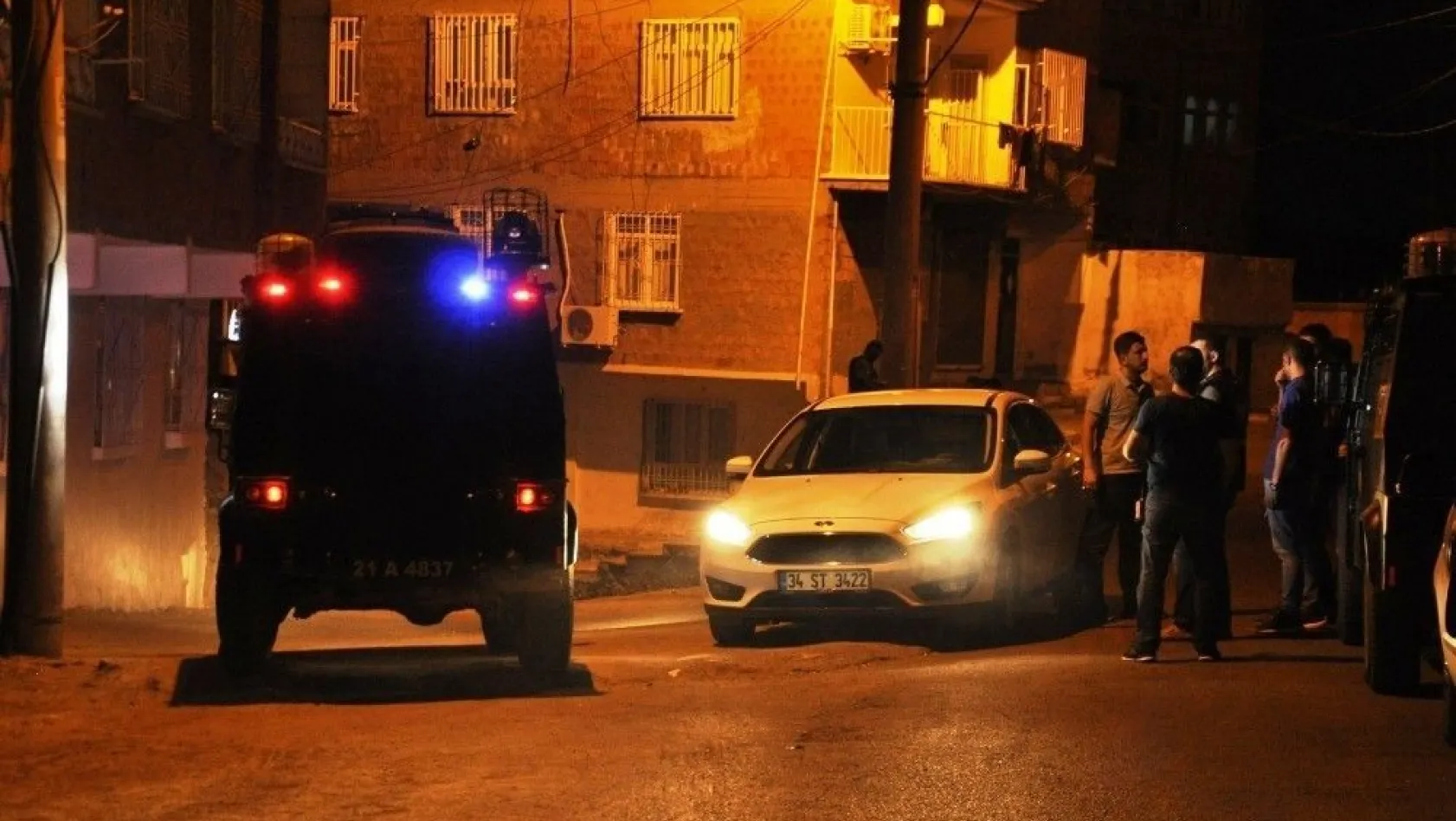 Diyarbakır'da 300 polisle asayiş uygulaması
