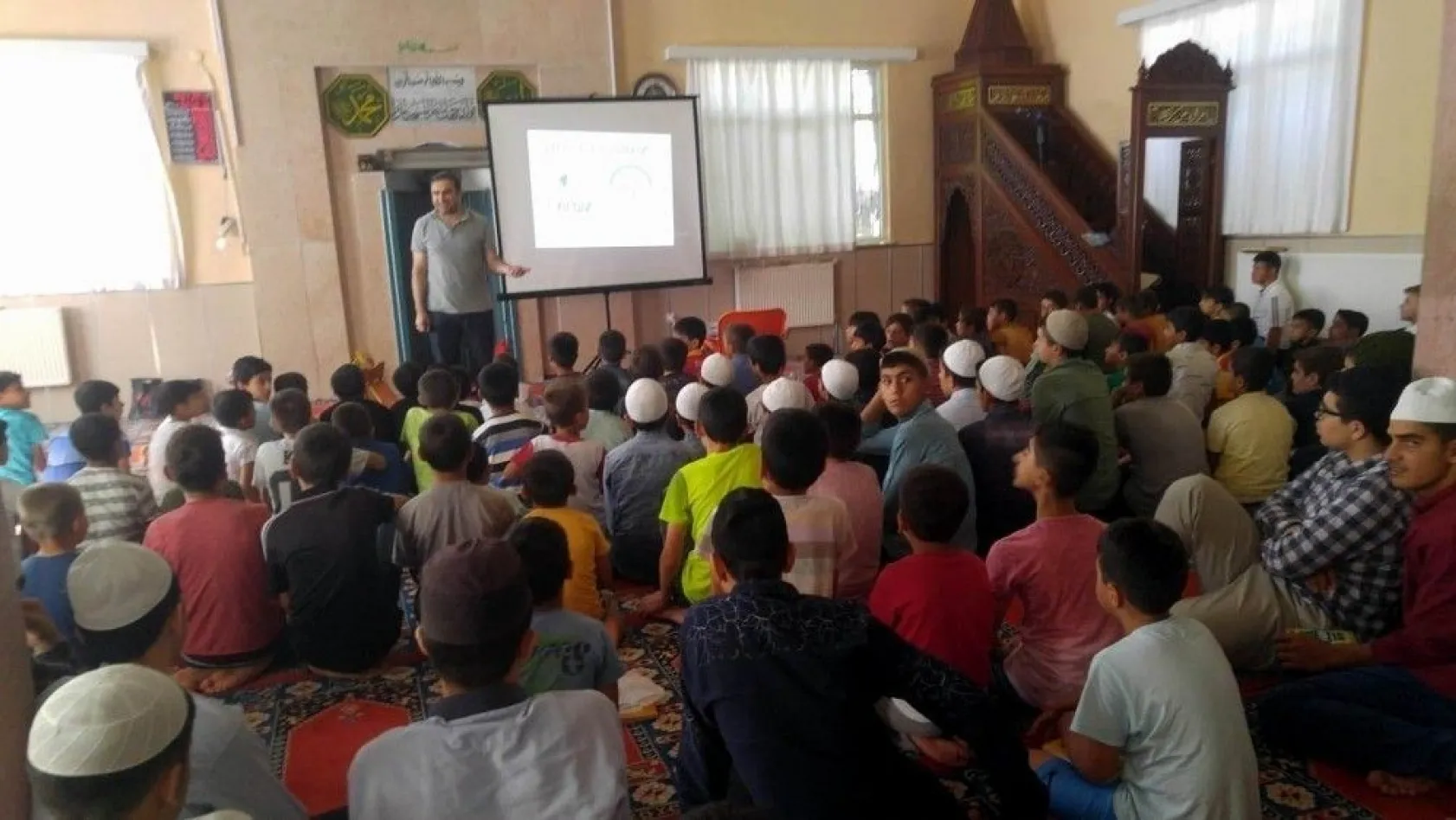 Kur'an kursu öğrencilerine bağımlılıkla mücadele anlatıldı
