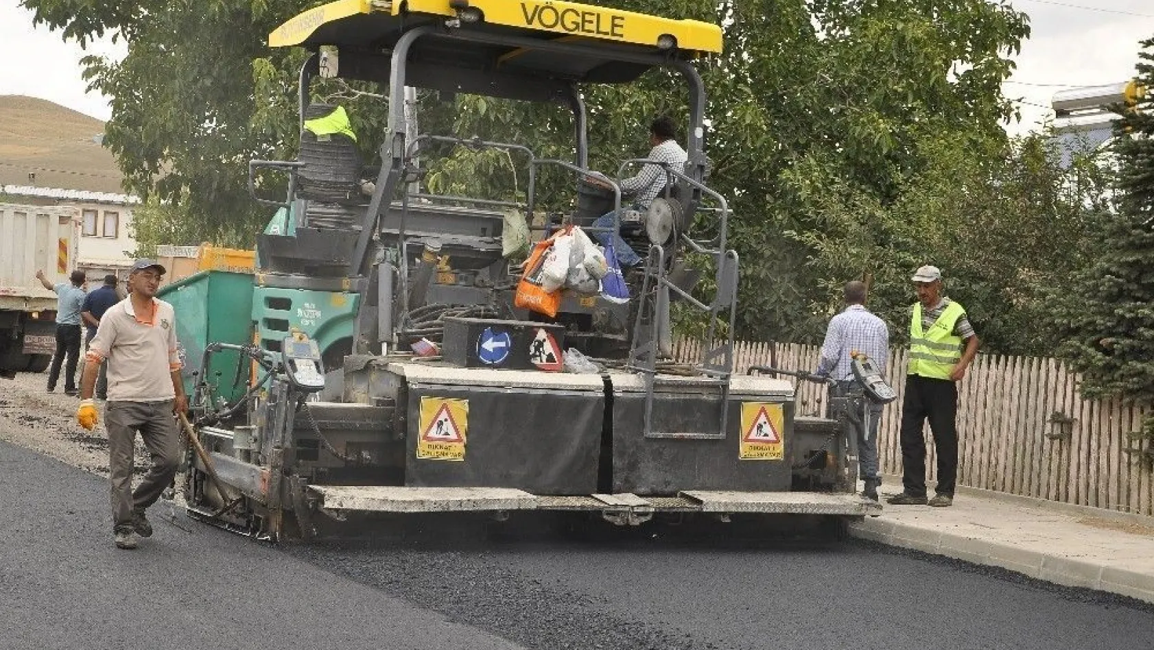Arguvan'da asfalt çalışmaları
