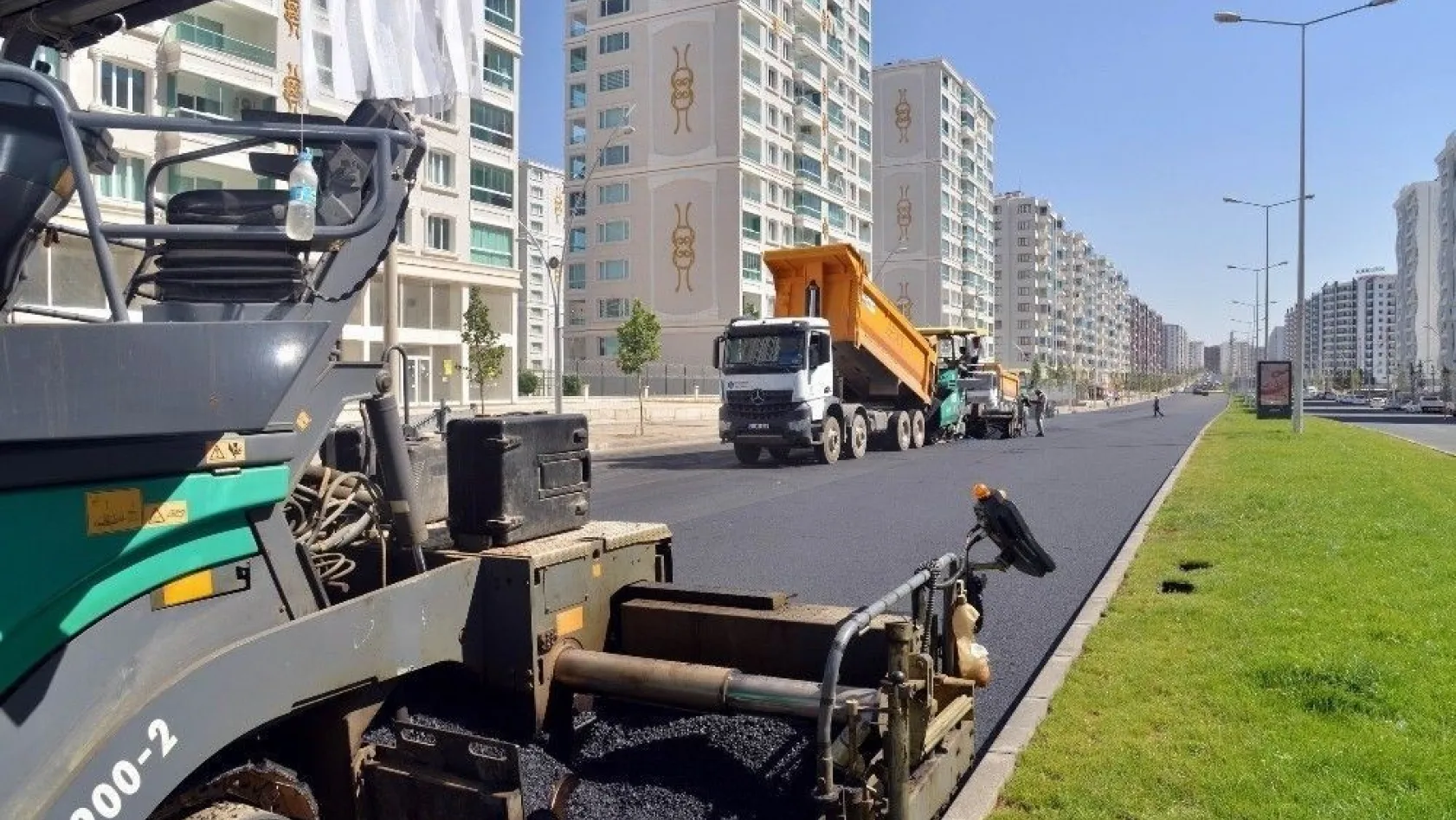 Mezopotamya Caddesi'ne 7 bin 121 ton asfalt serildi
