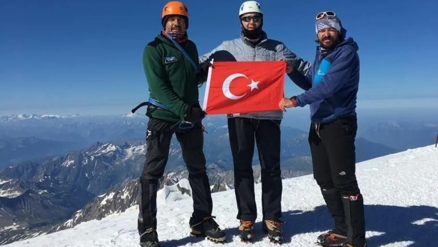 Türk dağcılar Alplerin zirvesinde Türk bayrağı açtı
