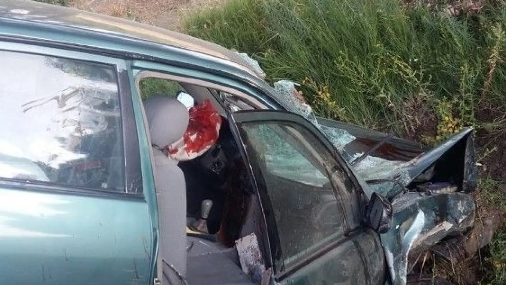 Sivas'ta otomobil devrildi: 3 yaralı

