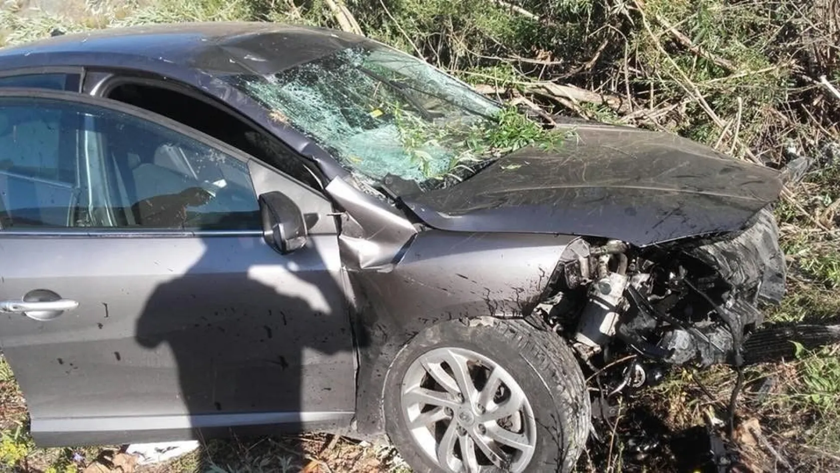 Sivas'ta otomobil şarampole devrildi: 2 yaralı
