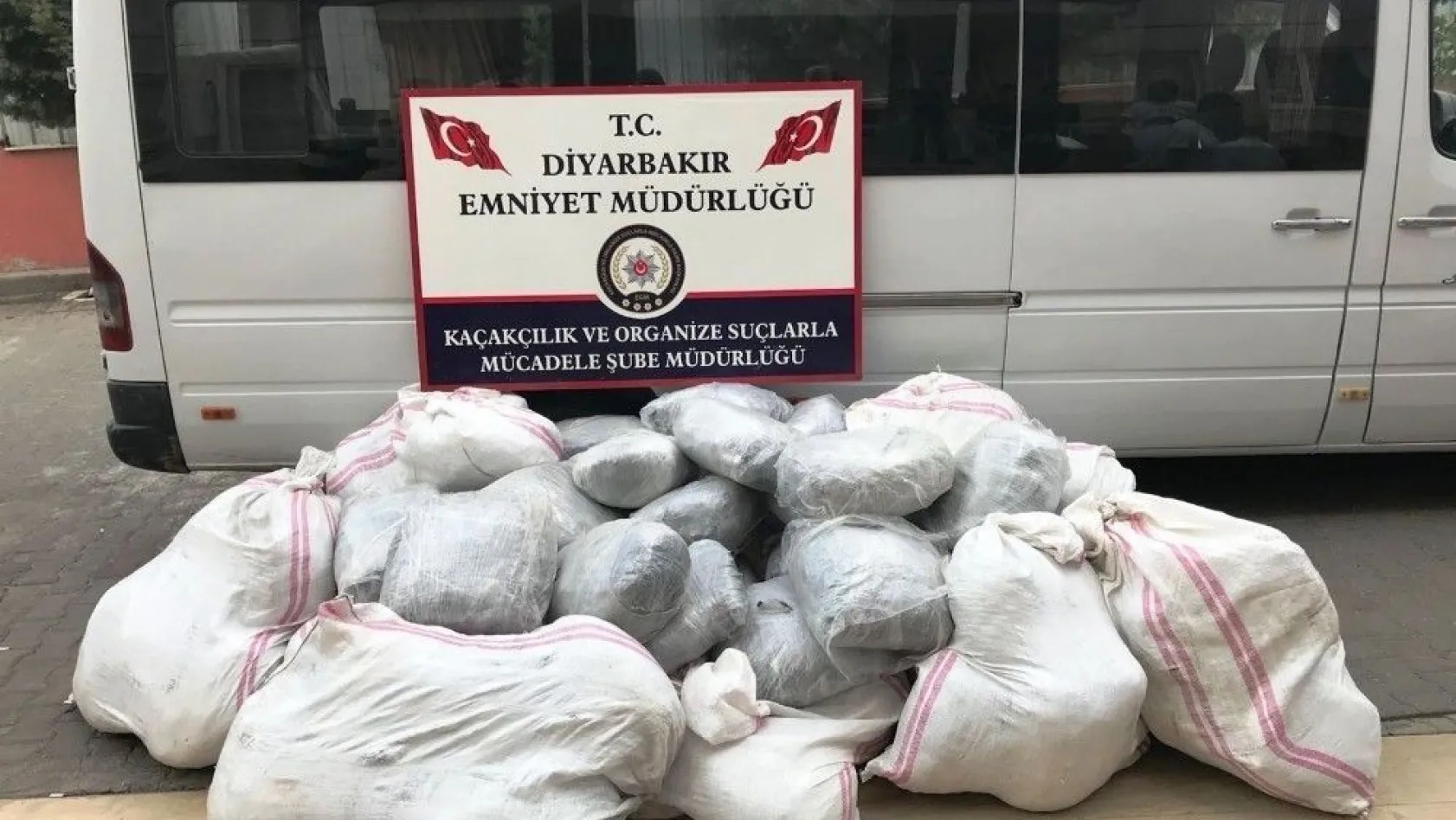 Diyarbakır'da 1 tondan fazla uyuşturucu ele geçirildi
