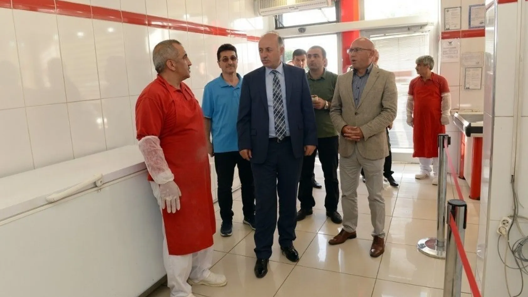 Vali Azizoğlu, Et Ve Süt Kurumu mağazalarını gezdi
