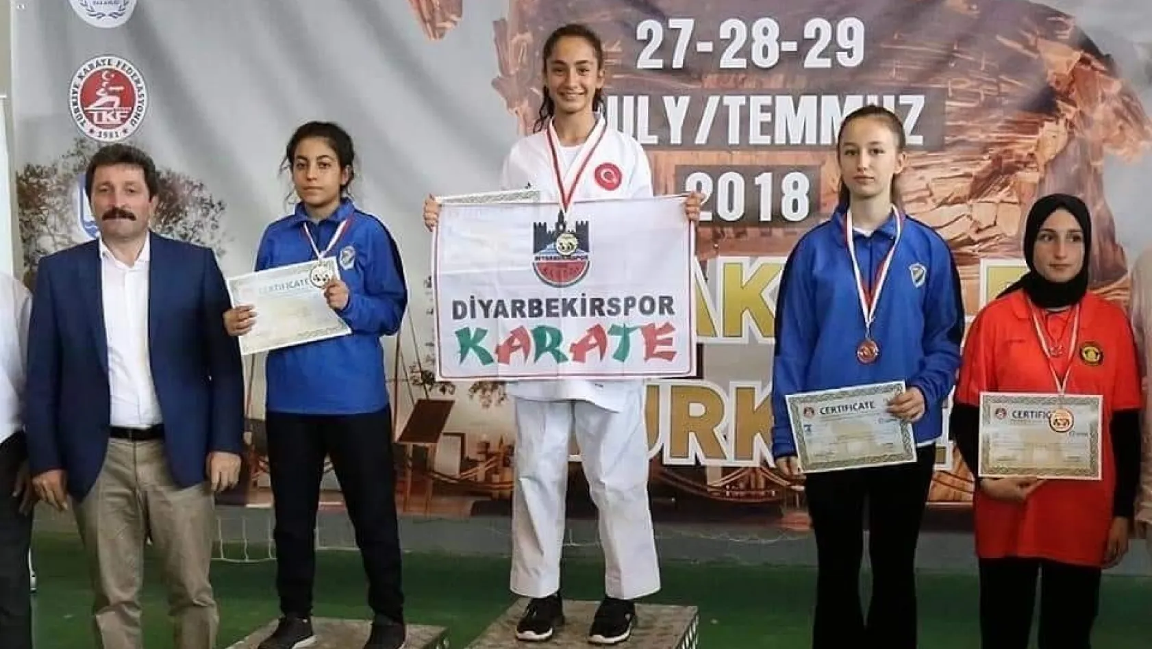 Diyarbakır karate takımından büyük başarı
