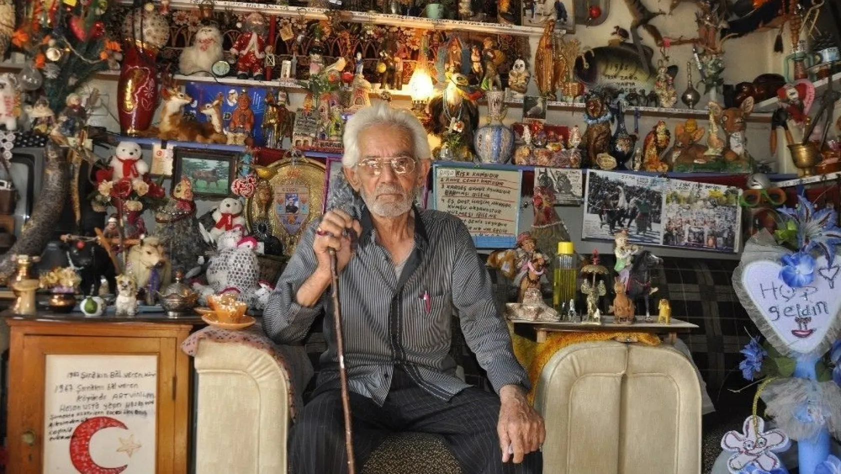 54 yıldır topladığı hatıralarla evini müzeye dönüştürdü
