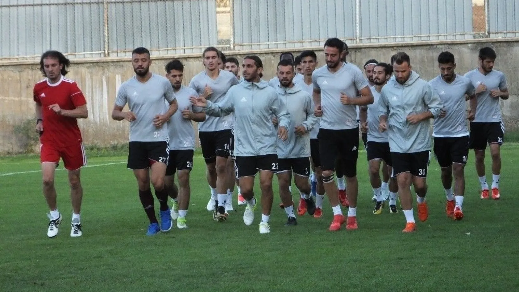 Elazığspor 17 futbolcuyla Adana'ya gitti