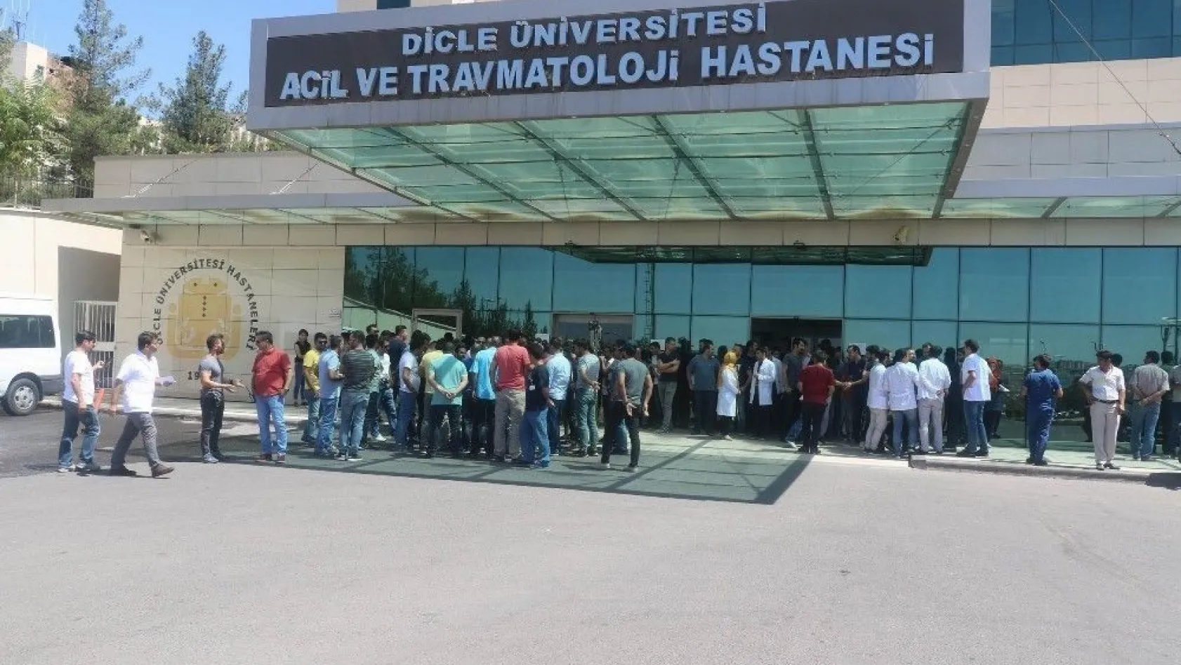 Diyarbakır'da doktora şiddet kınandı
