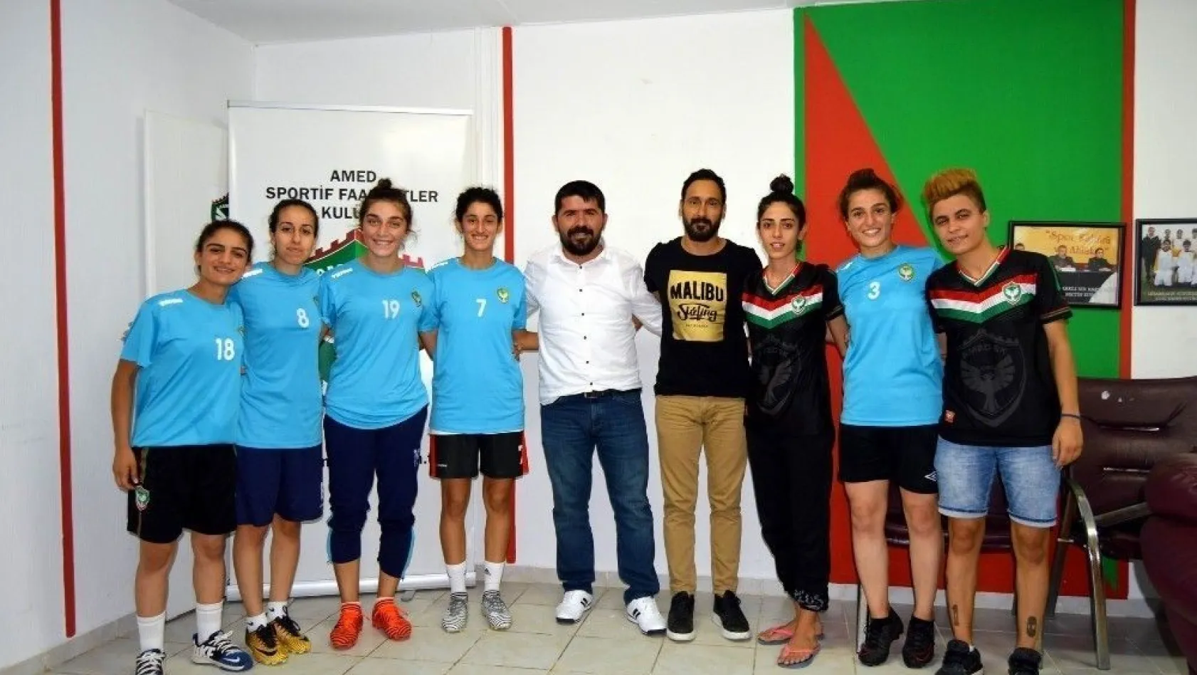 Amed Sportif Kadın Futbol Takımı'nda 6 imza
