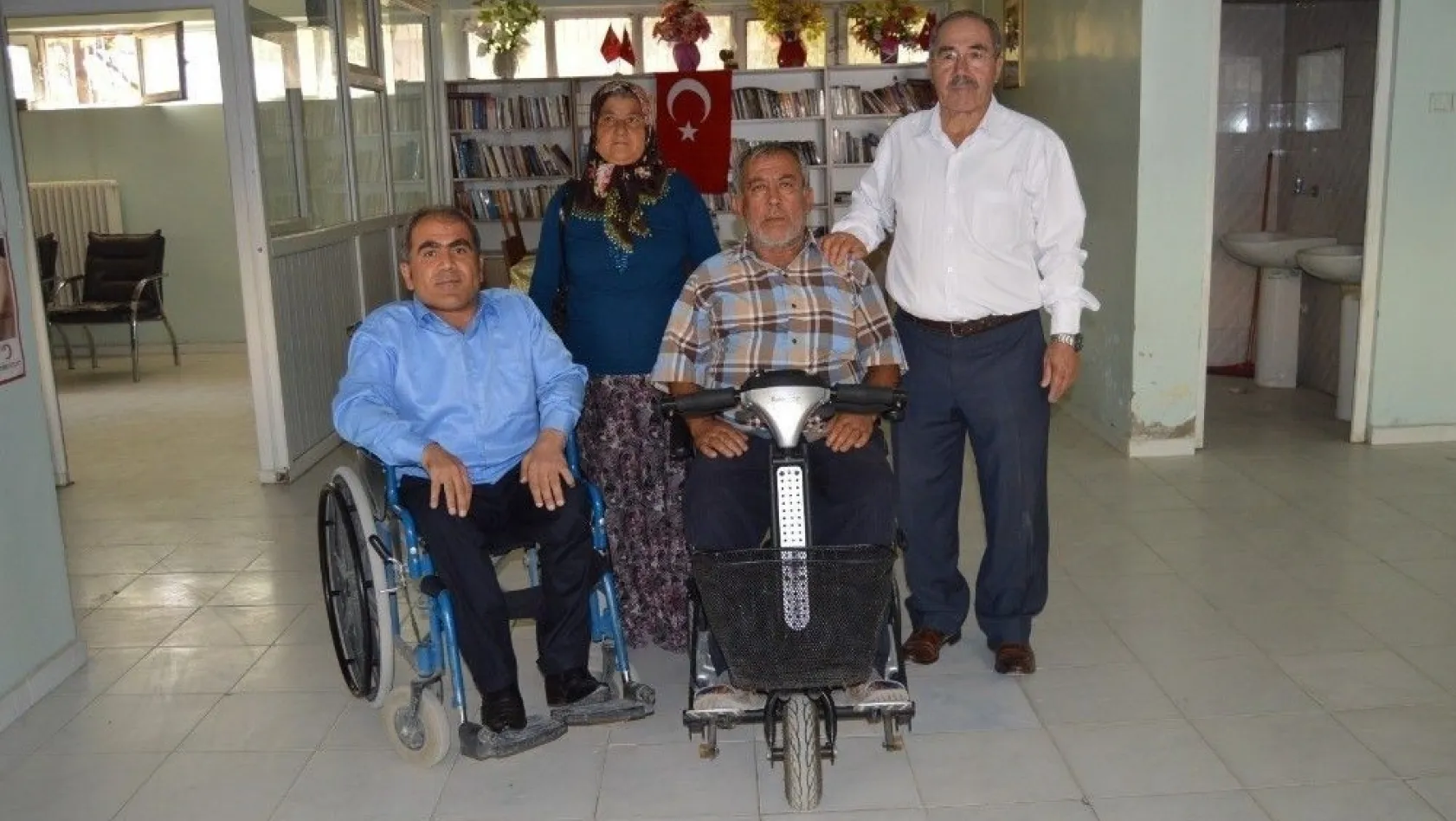 Engelli adam akülü tekerlekli sandalyeye kavuştu
