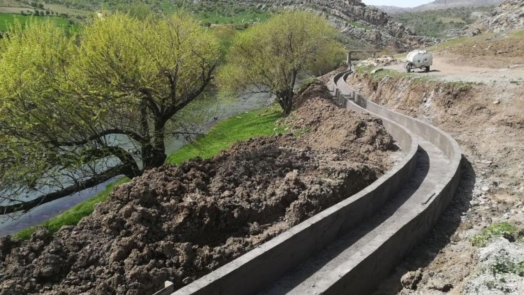 Diyarbakır'da tarımsal sulama kanal çalışmaları devam ediyor
