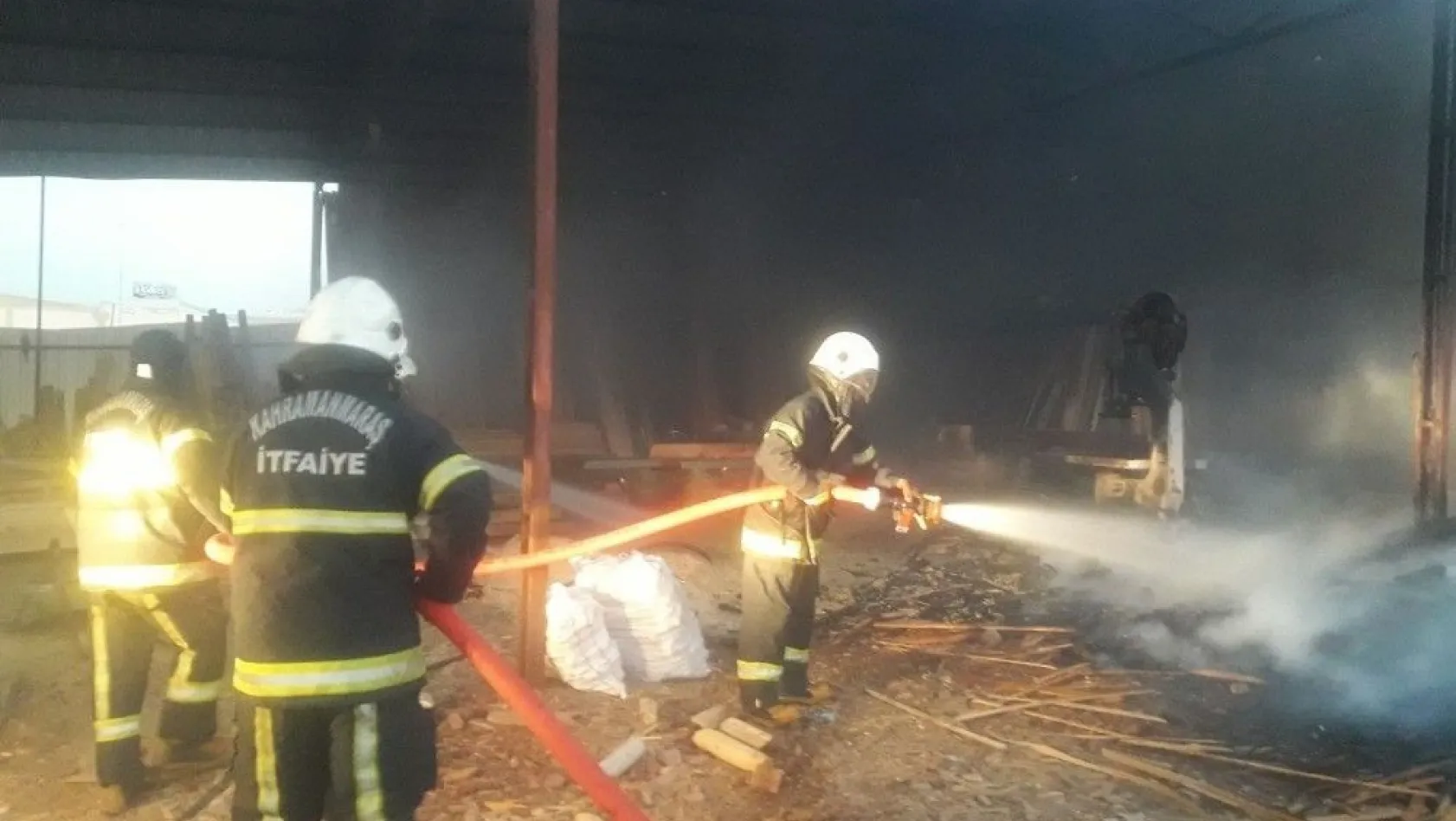 Kahramanmaraş'ta kereste fabrikasında yangın
