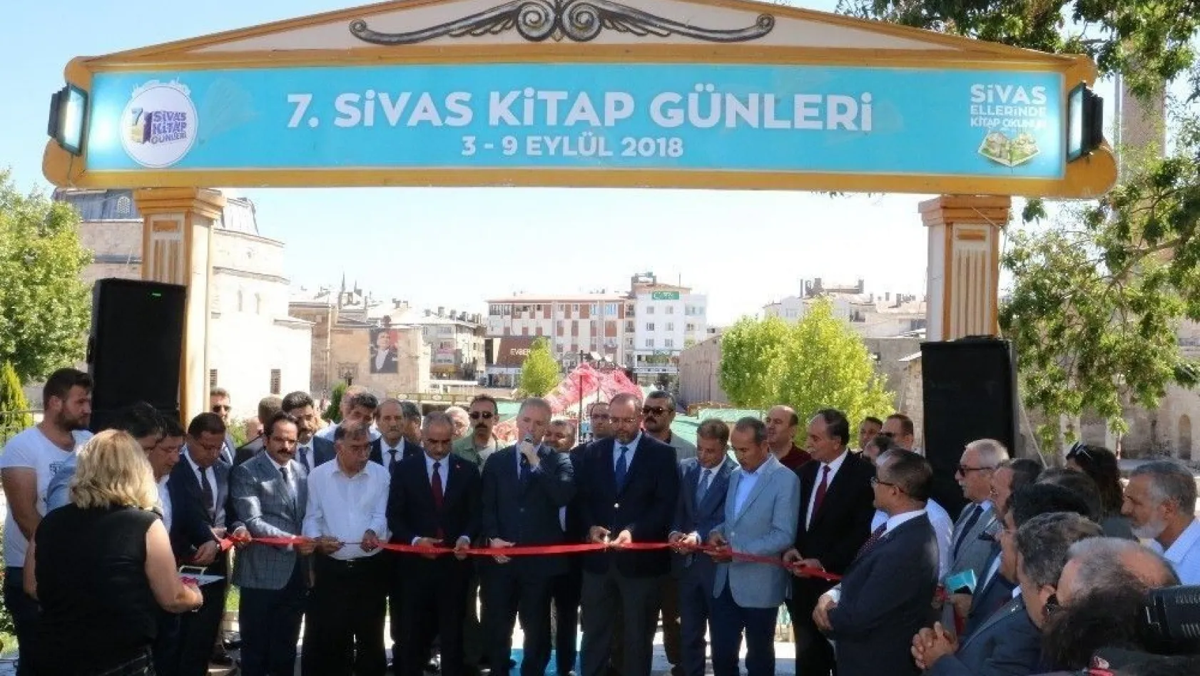 Sivas'ta Kitap Fuarı açıldı
