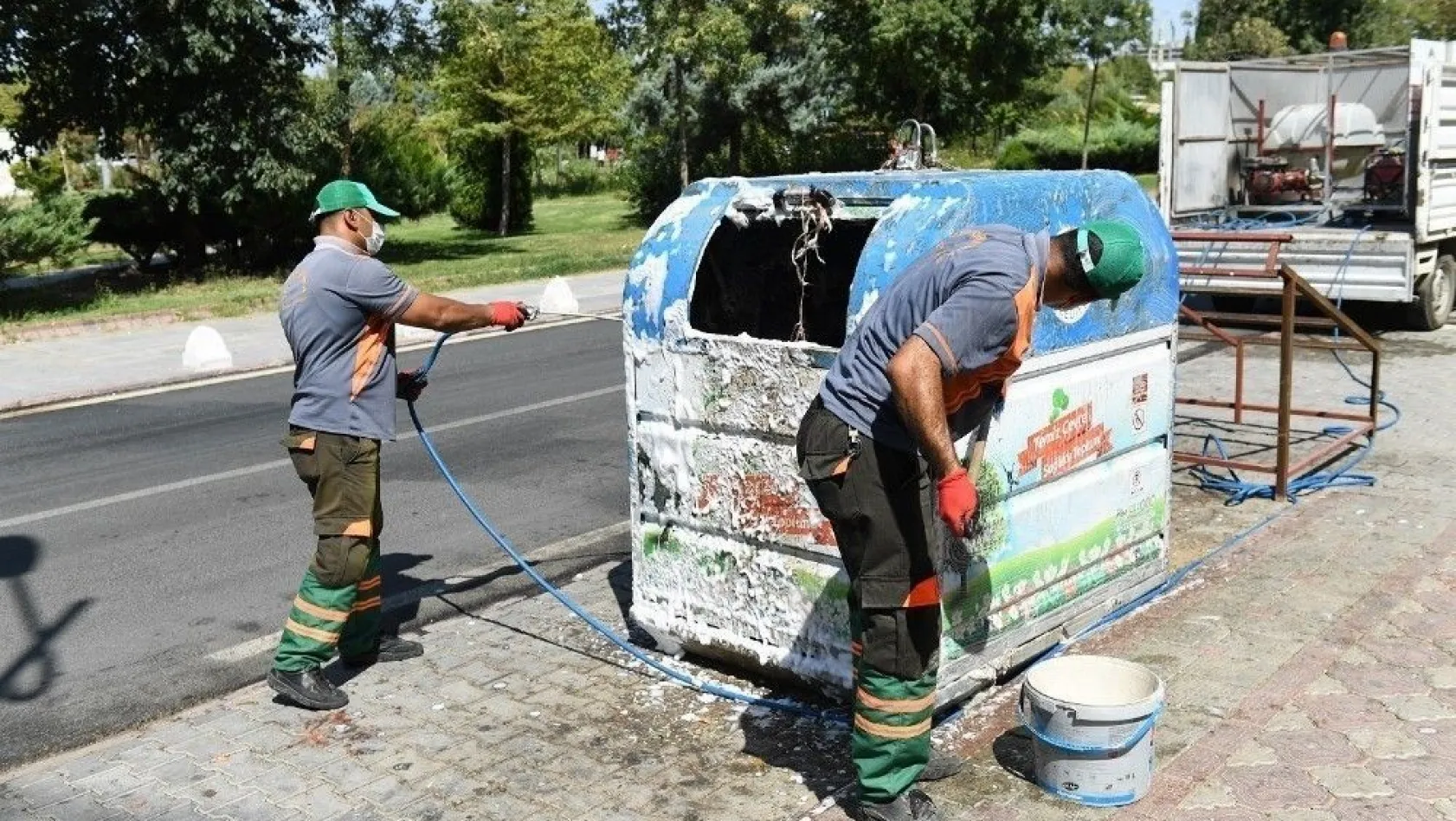 Yeşilyurt'ta çöp konteynerleri dezenfekte edildi
