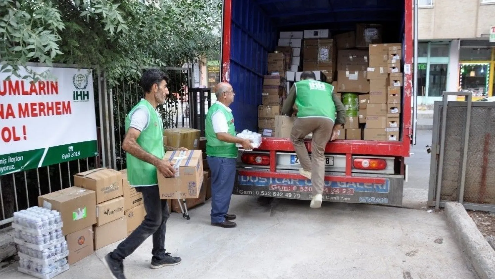 Diyarbakır'dan Suriye'ye 152 koli yardım gönderildi
