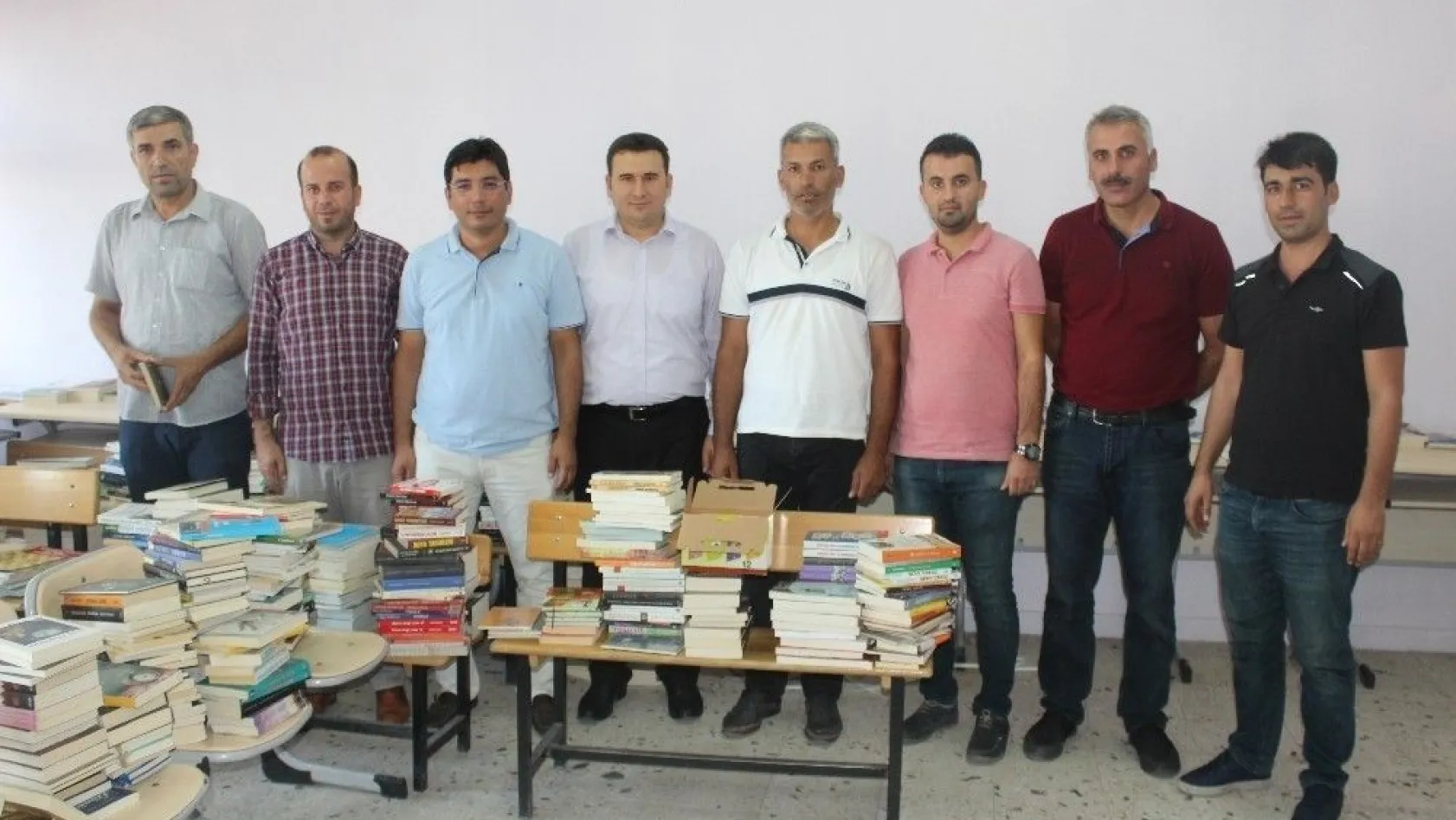 Köy okullarına 7 bin kitap dağıtıldı
