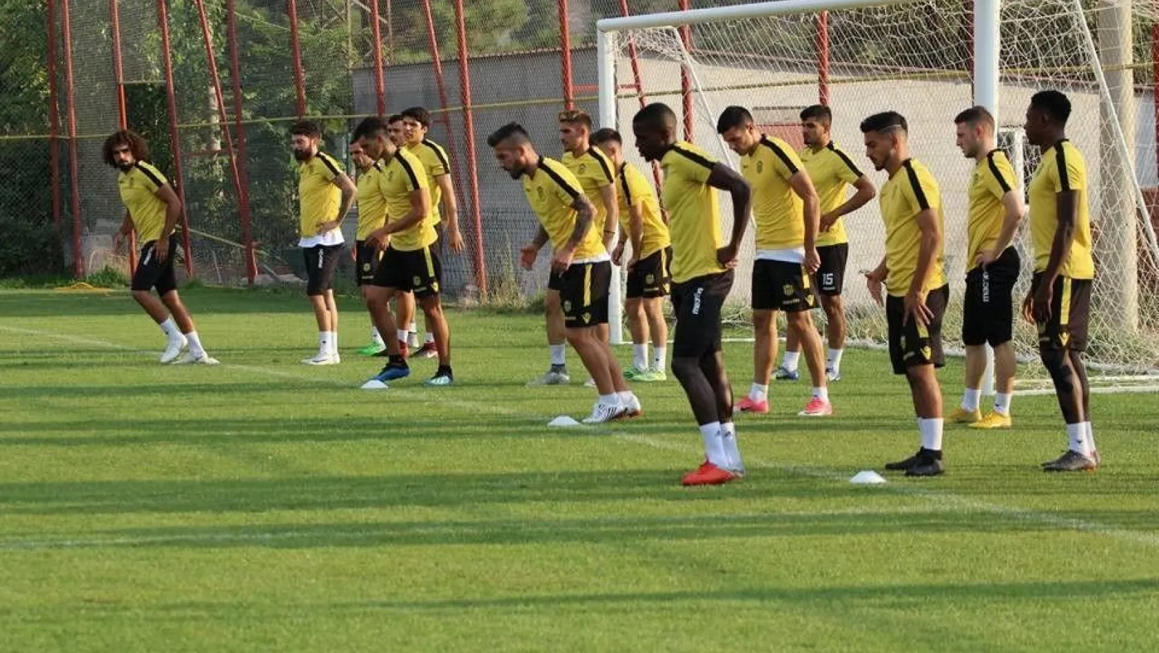 Evkur Yeni Malatyaspor sezon başından beri ilk kez tam kadro çalıştı
