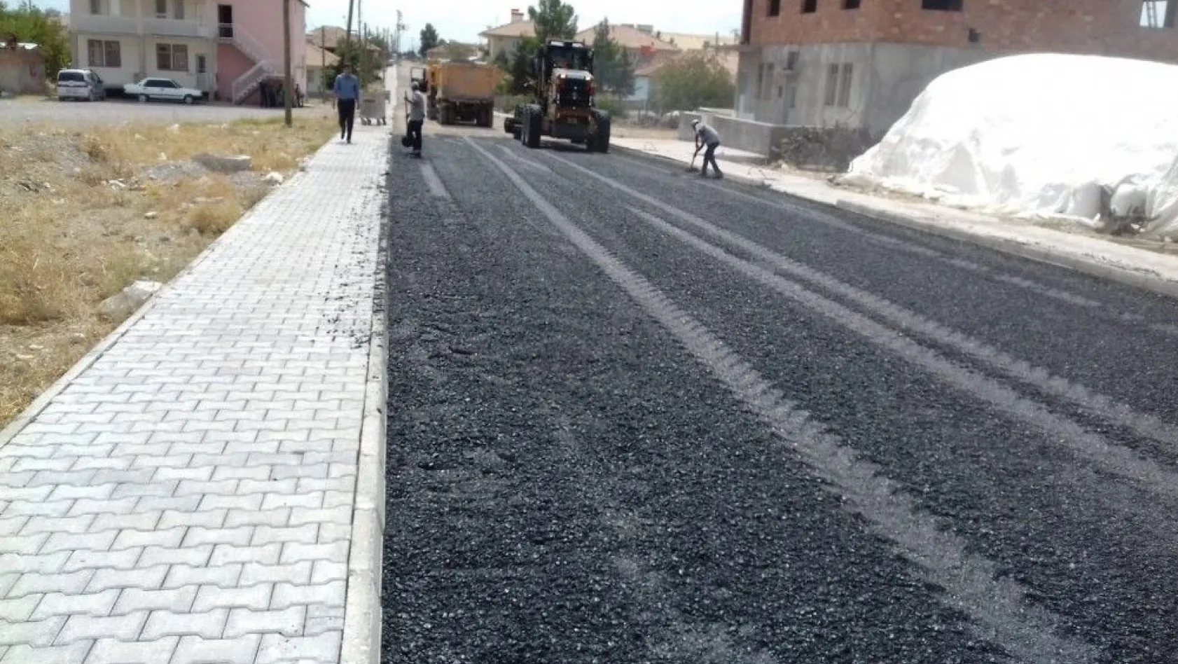 Yazıhan'da asfalt çalışması
