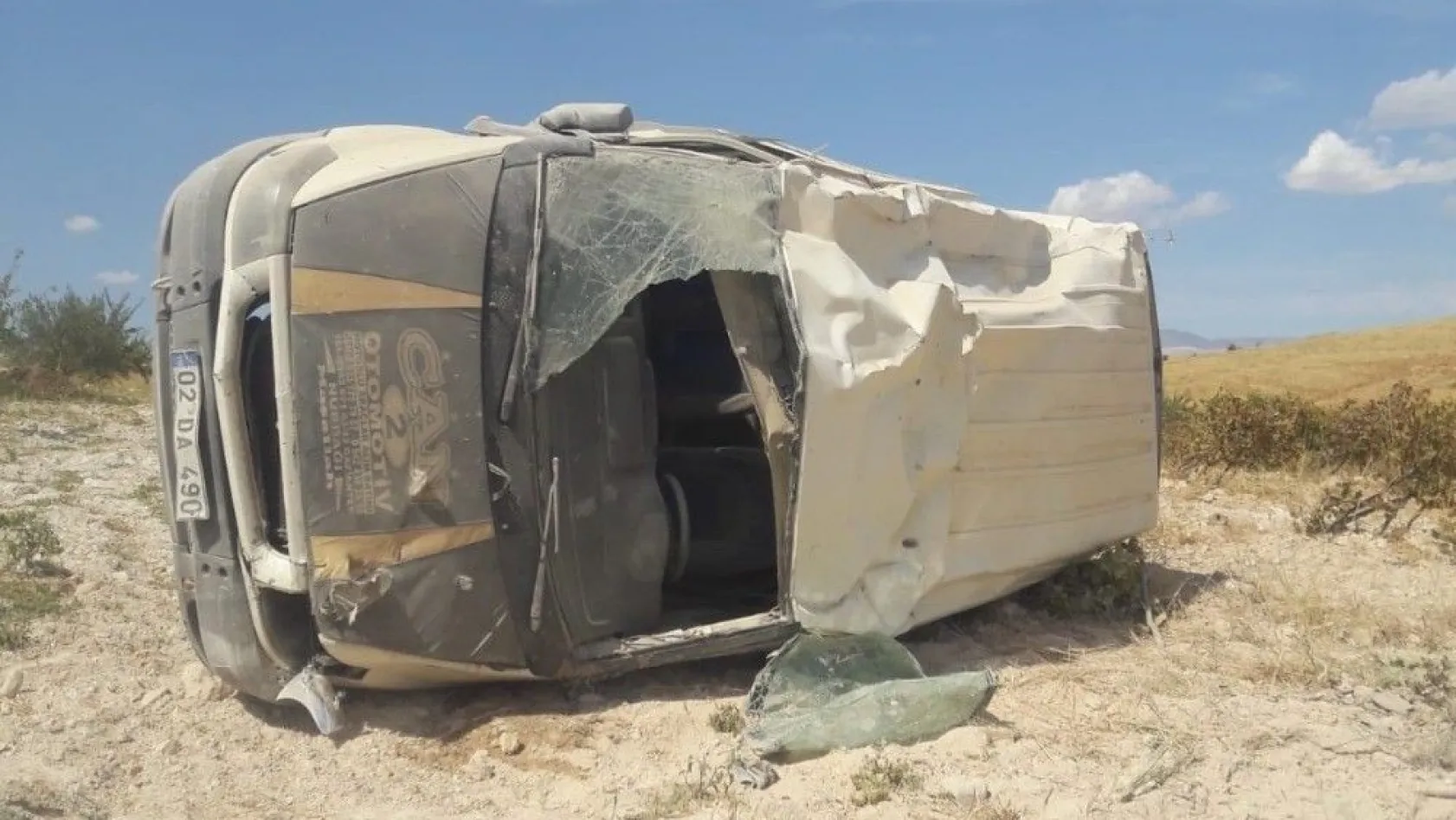 Besni'de minibüs takla attı: 1 Yaralı
