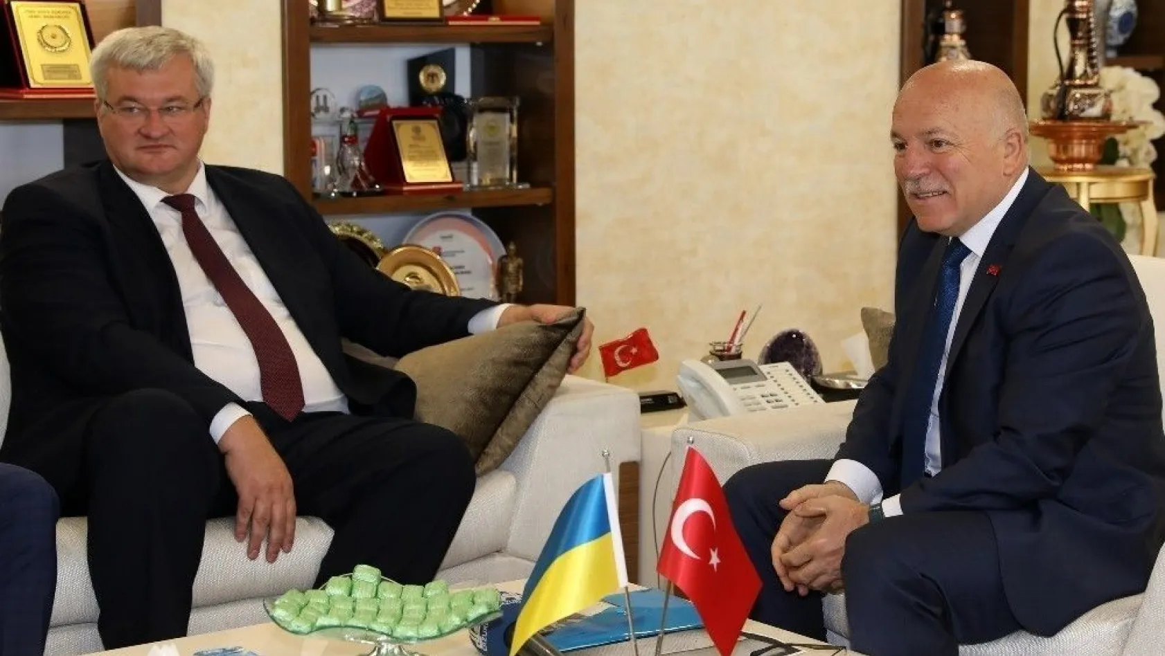 Büyükelçi Sybıha'dan Başkan Sekmen'e ziyaret
