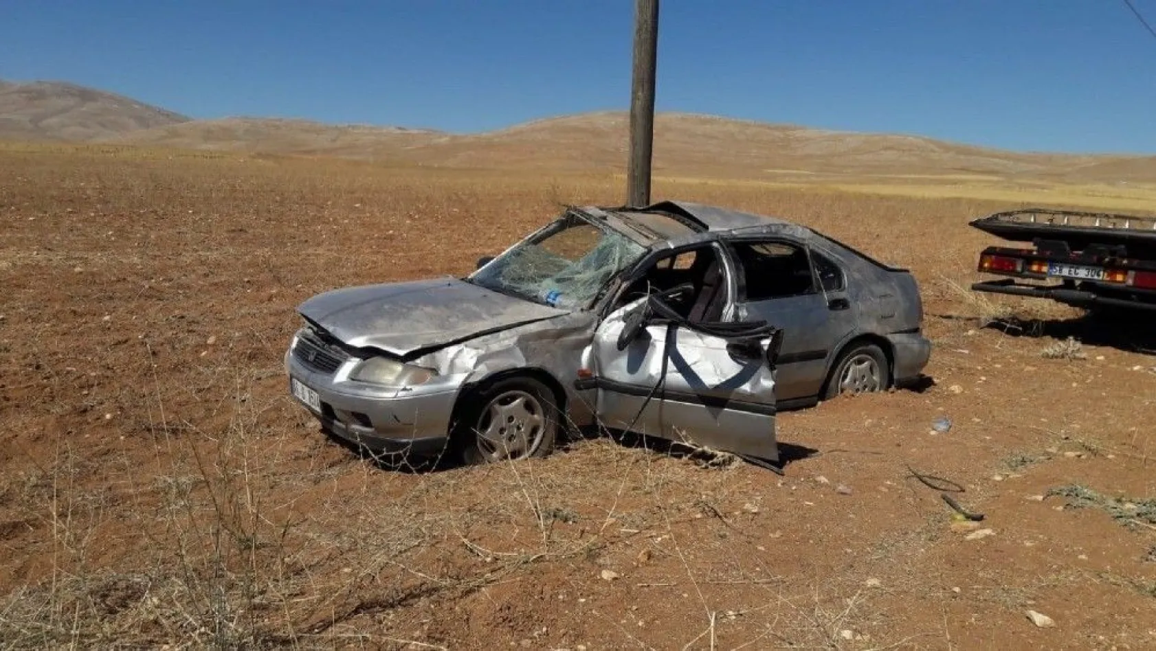 Sivas'ta otomobil takla attı: 3 yaralı
