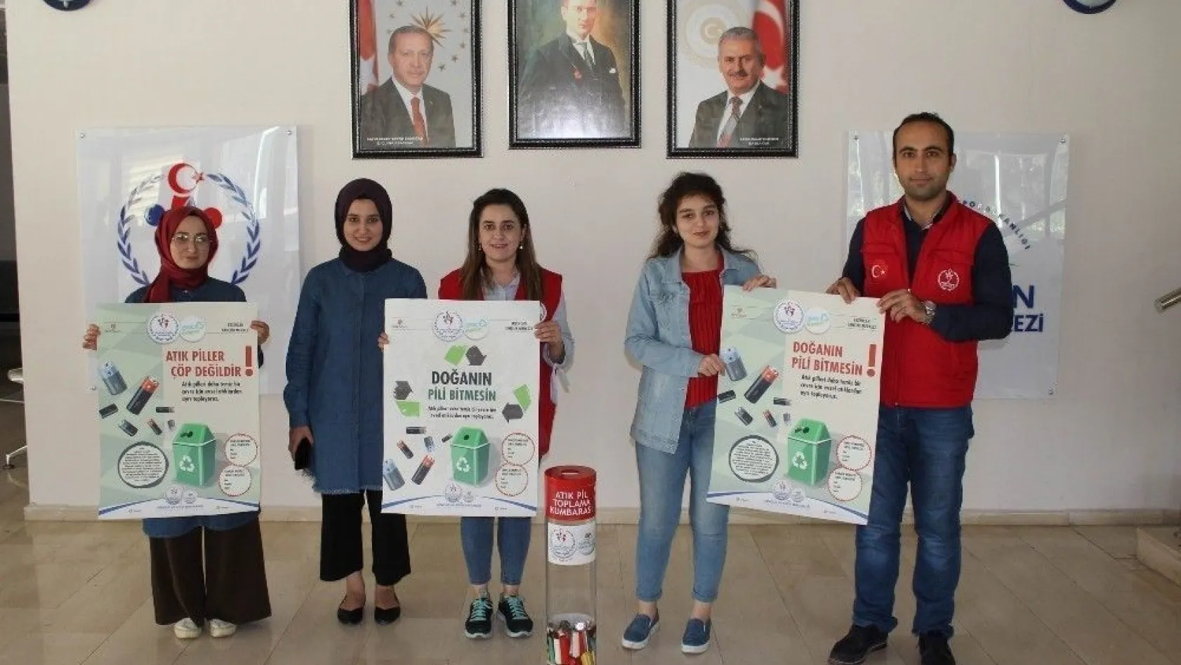 Erzincan'da gençlerden atık pil toplama kampanyası

