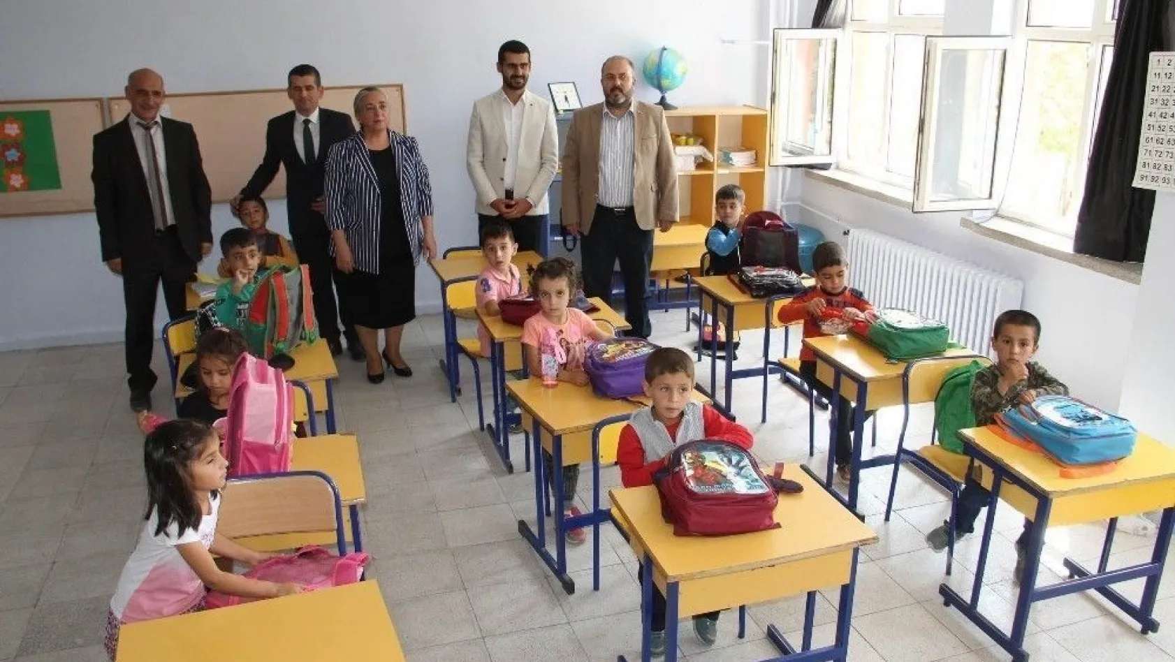 Tunceli'de öğrencilere kırtasiye desteği

