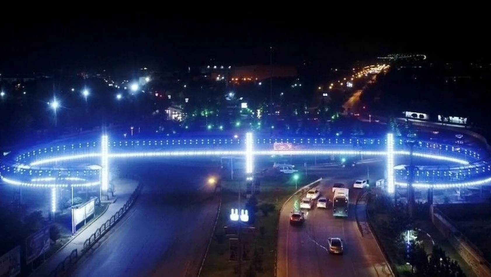 Büyükşehir olimpiyat kentini ışıl ışıl aydınlattı
