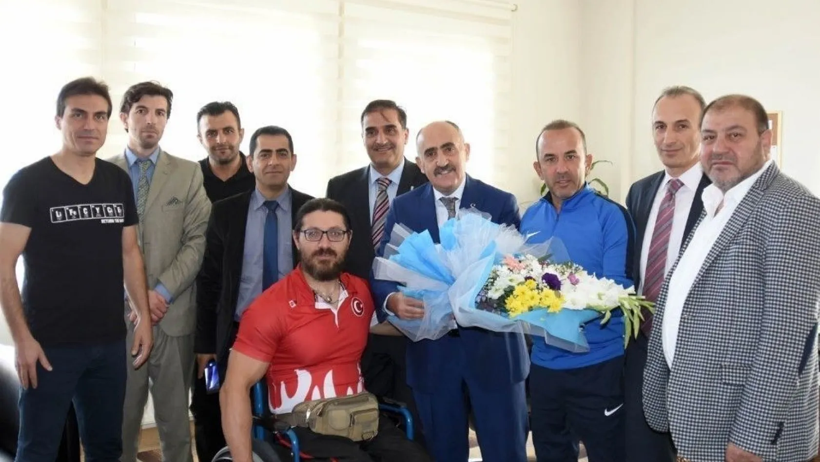 Erzurum Kent Konseyi'nden B.B. Erzurumspor Teknik Direktörü Özdilek'e hayırlı olsun ziyareti
