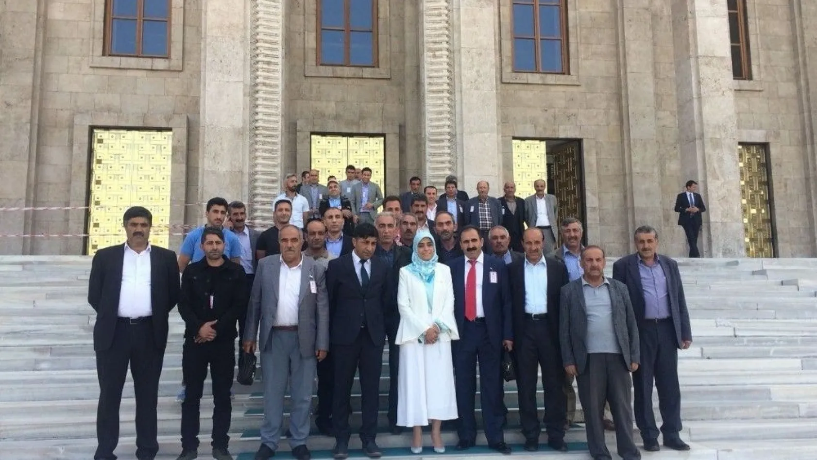 Tekmanlı esnaf, AK Parti Erzurum Milletvekili Zehra Taşkesenlioğlu'nu TBMM'de ziyaret etti
