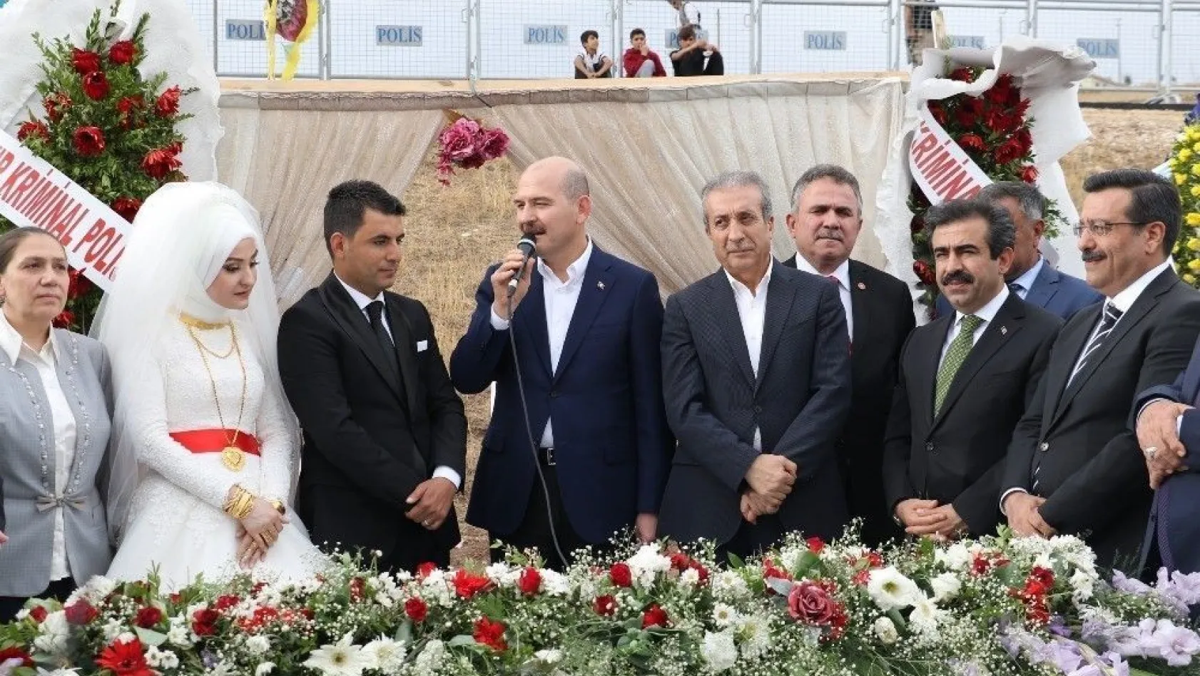 Bakan Soylu, Diyarbakır'da düğüne katıldı