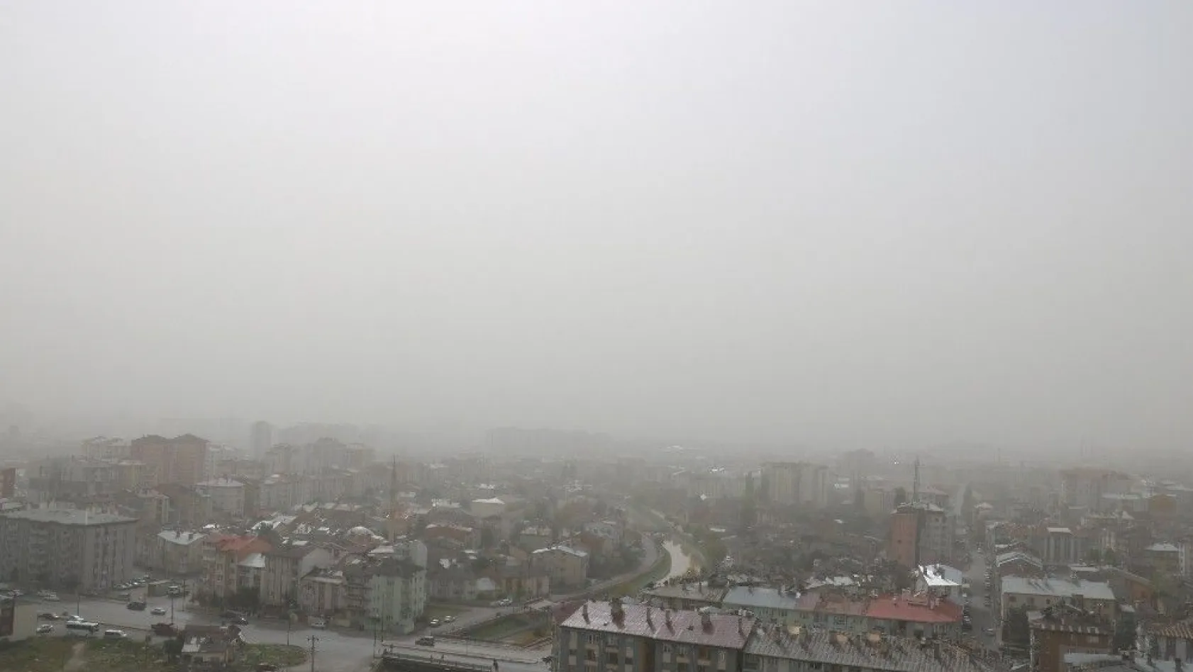 Sivas'ı toz bulutu esir aldı
