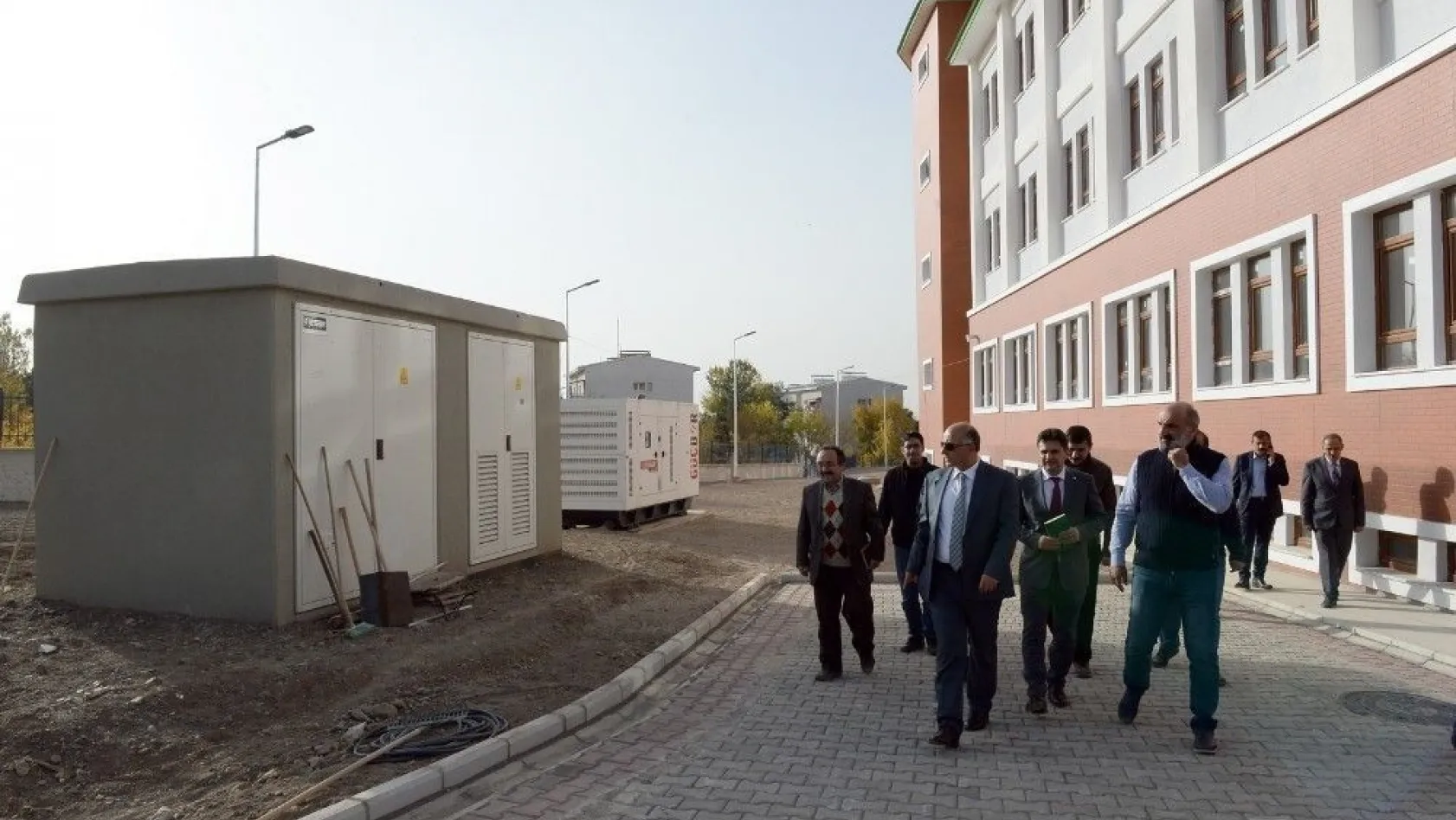 Vali Azizoğlu okul inşaatlarını inceledi

