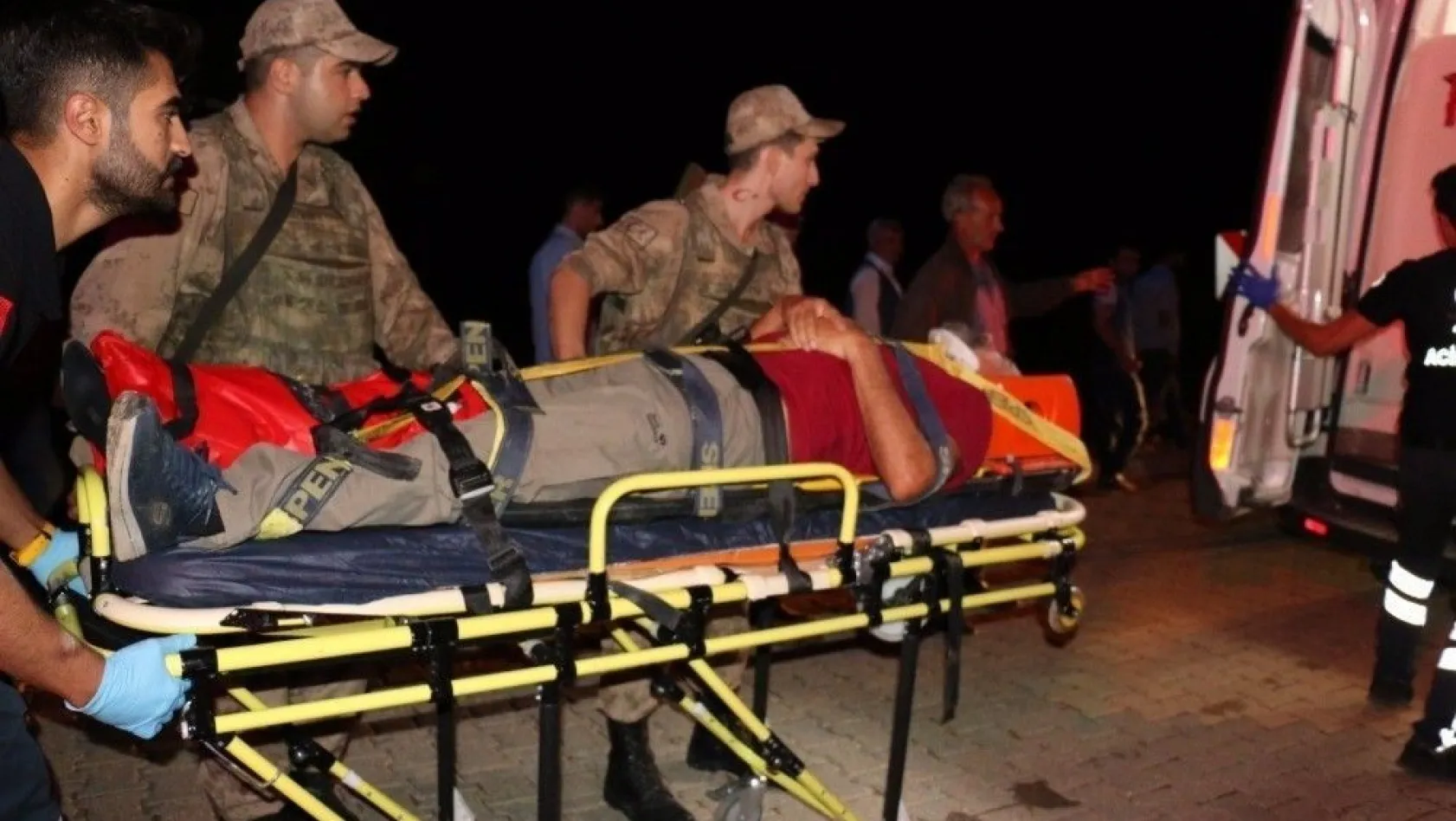 Nemrut Dağı'ndan dönen turist kafilesi kaza yaptı