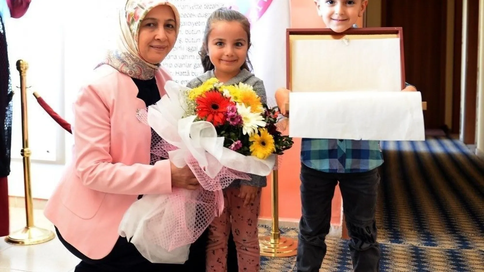 Nilgün Azizoğlu, Karayazı'da çocuklarla bir araya geldi

