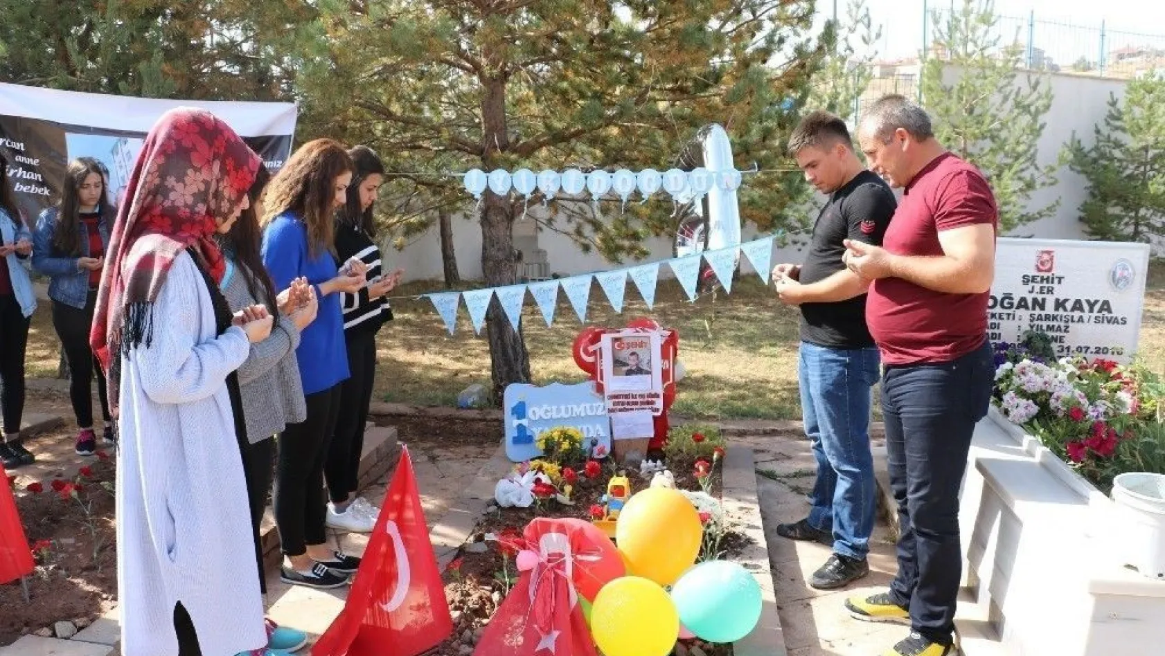Şehit bebeğin ilk doğum günü mezarında kutlandı