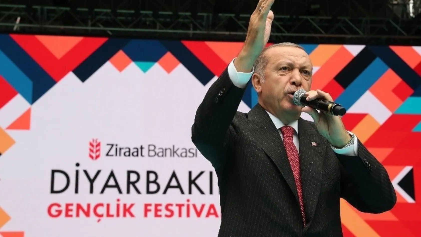 Cumhurbaşkanı Erdoğan: 'Bölücülerin diliyle konuşanların tek derdi ellerindeki rantı kaybetme korkusudur'
