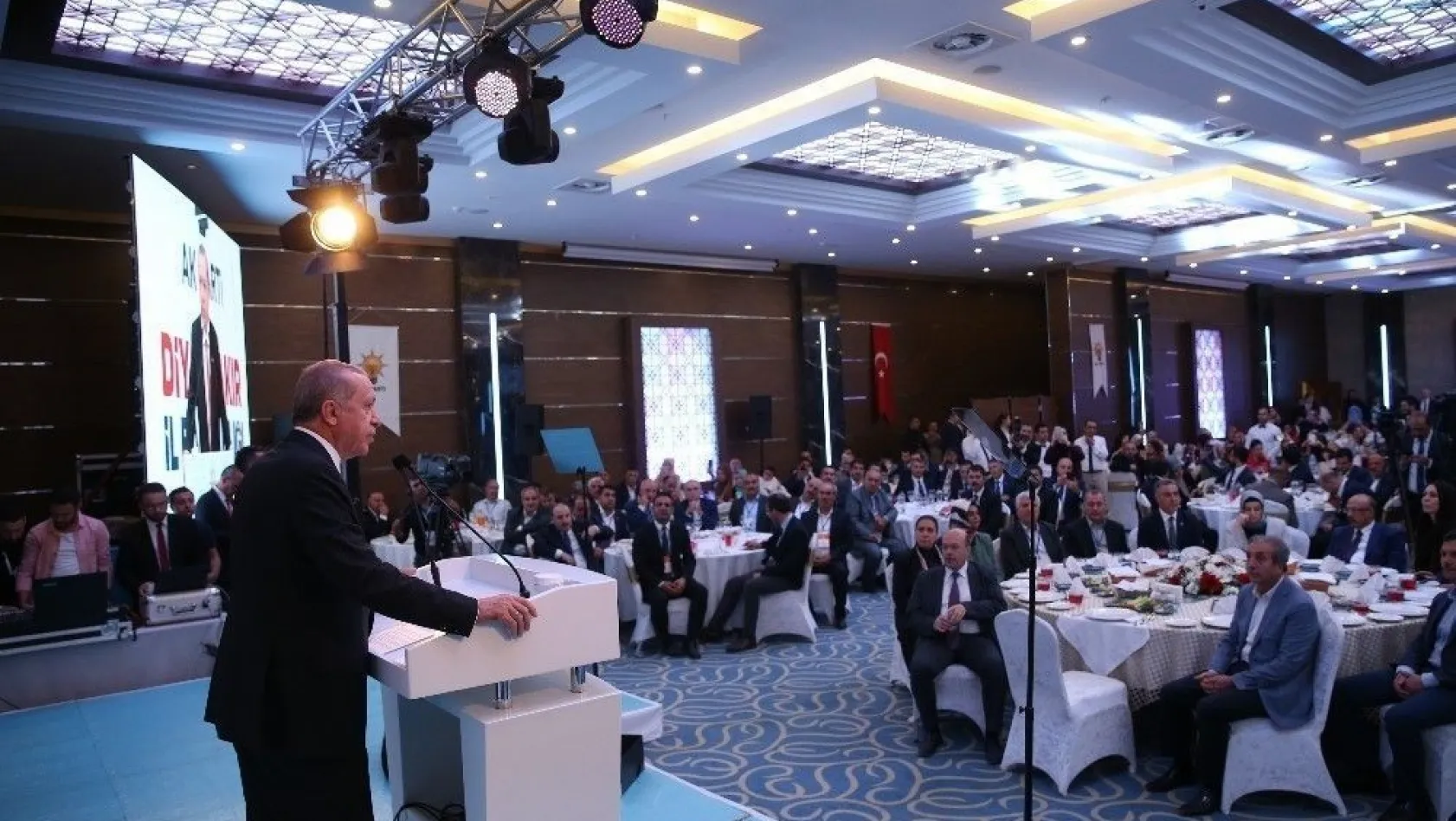 Cumhurbaşkanı Erdoğan: 'Bu defa ülkenin ekonomisine, can damarına saldırdılar'
