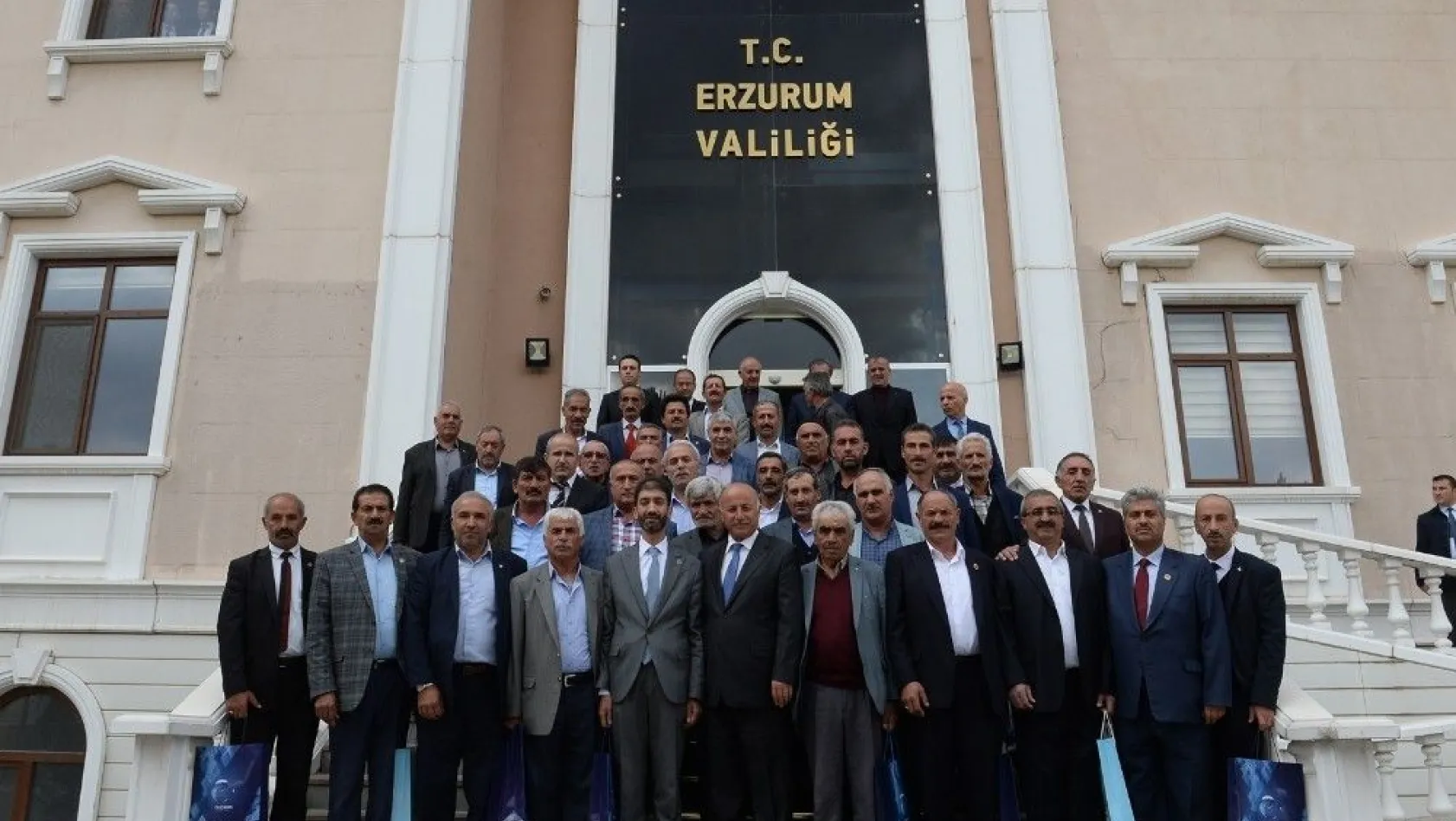 Vali Azizoğlu: 'Muhtarlar devlet ile vatandaş arasındaki bağdır'
