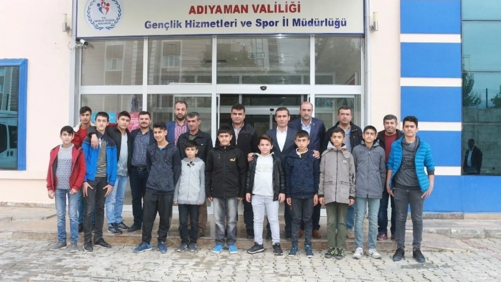 Adıyamanlı 14 öğrenci Galatasaray - Schalke maçını izlemeye gönderildi
