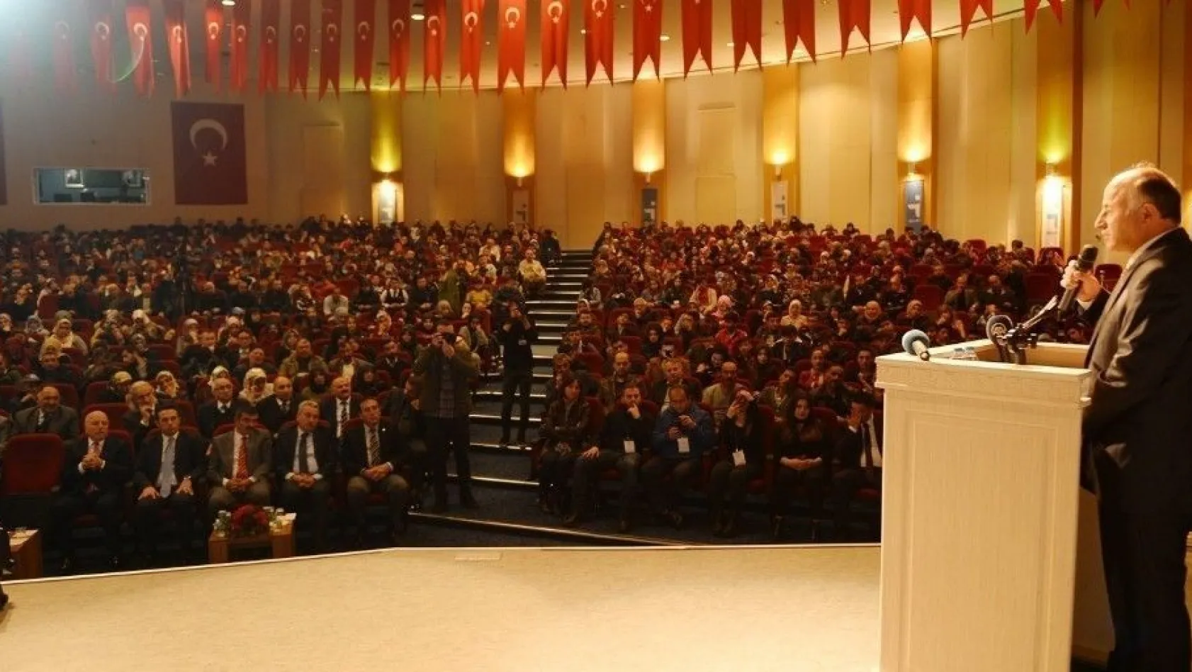 Vali Azizoğlu: 'Yatırım olmayan yerde istihdam olmaz'
