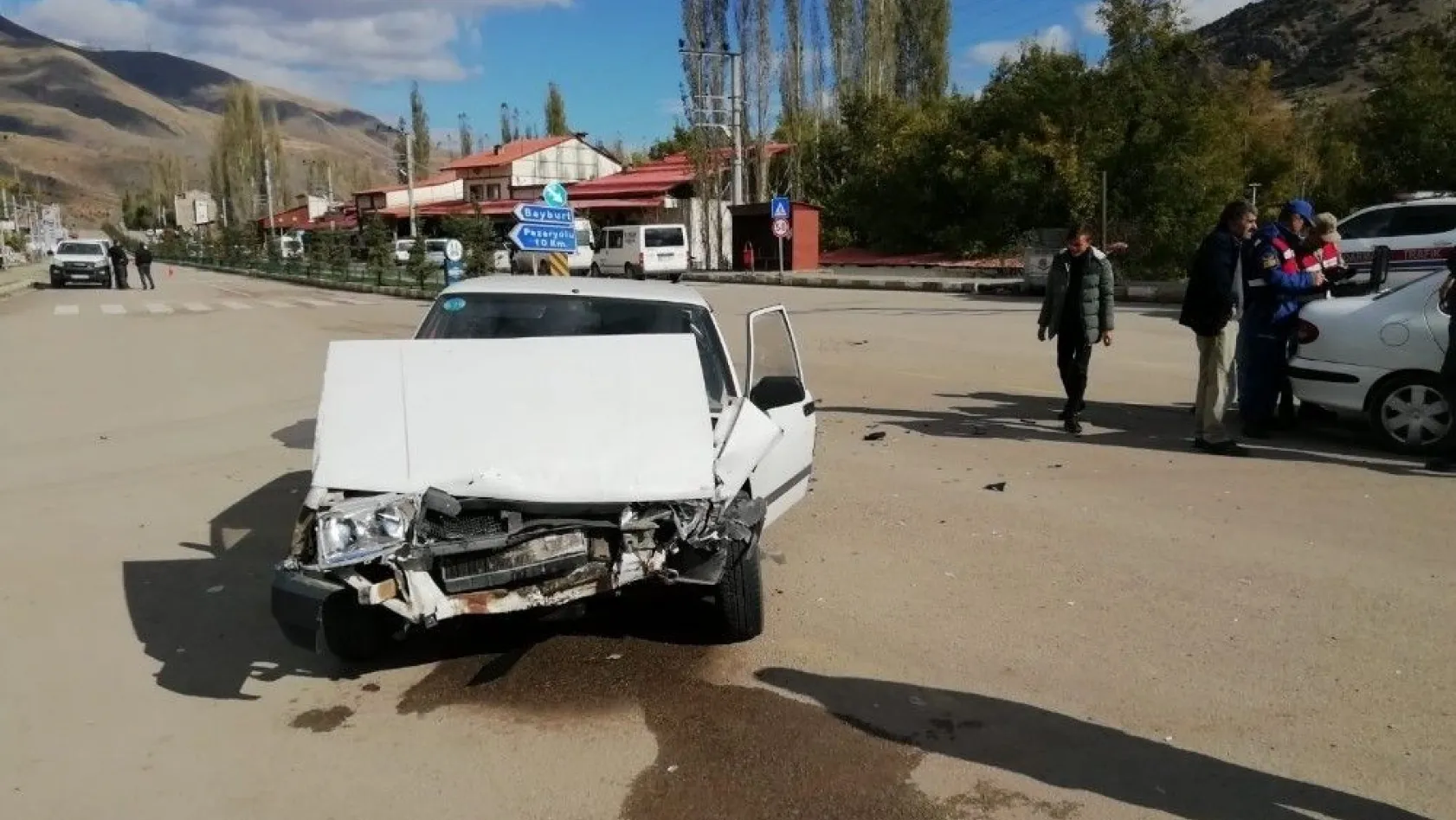 İspir'de trafik kazası 2 yaralı
